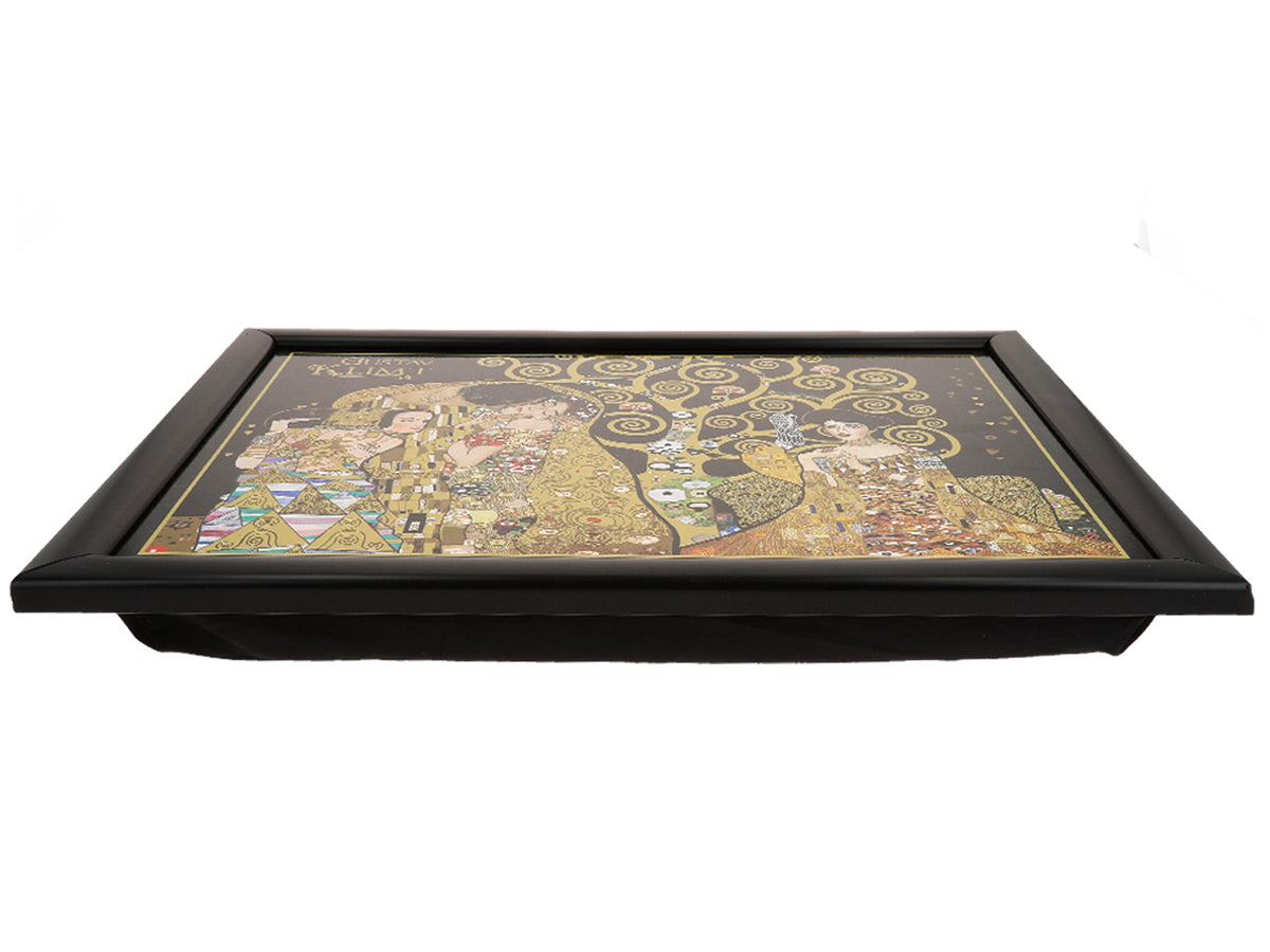 Podložka pod notebook G. Klimt, Koláž (CARMANI) s možnosťou personalizácie gravírovaním, ideálna ako darček, rozmery 30.5x40.5cm, štýlová a pohodlná na prácu na kolenách