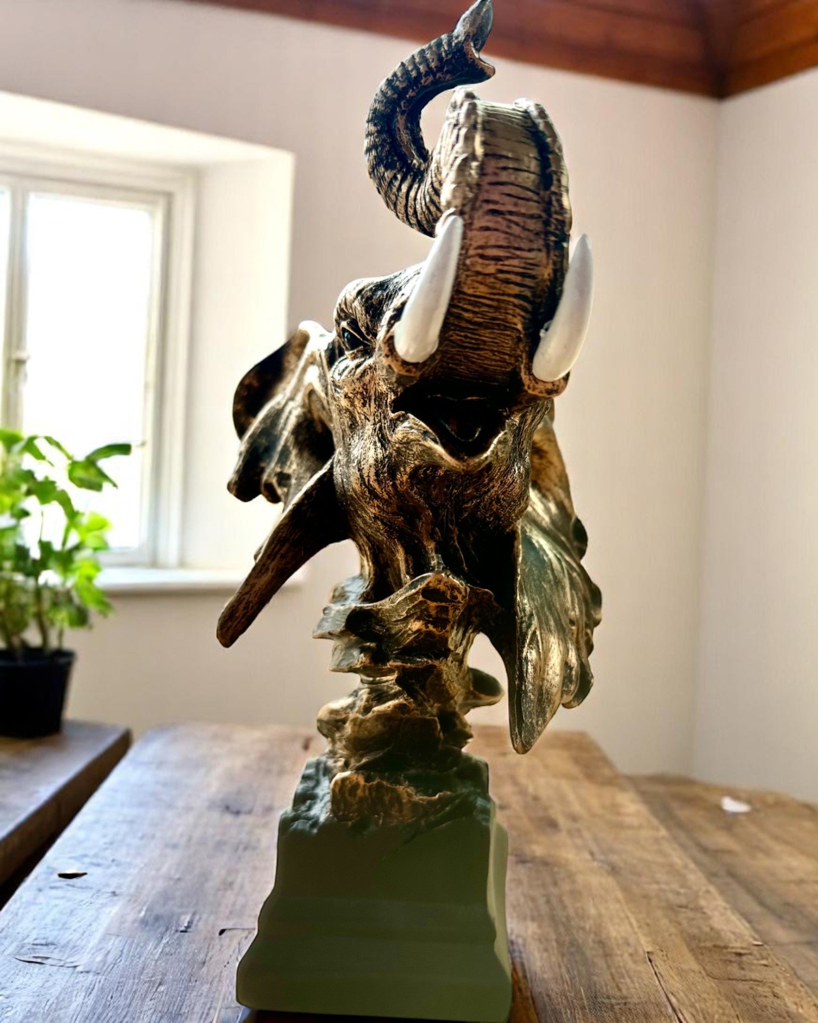Dekoratívna soška "Pýcha savany" – Figúrka hlavy slona s možnosťou gravírovania, na darček