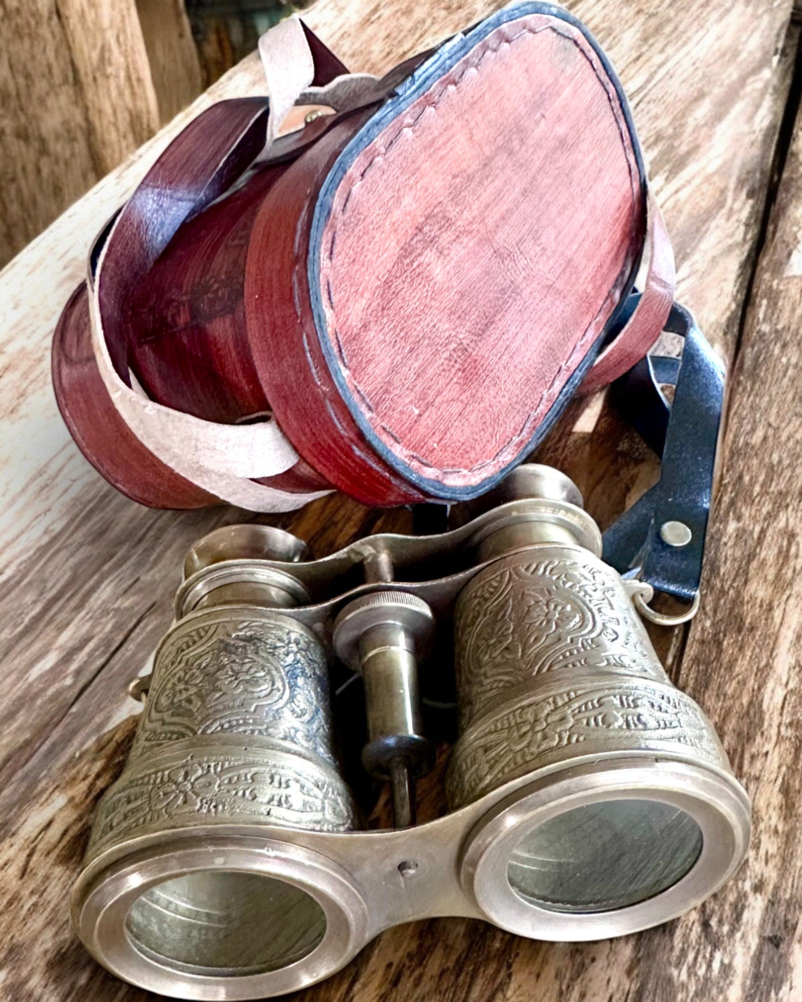 Lornetka z etui skórzanym Victorian's Eye, 11 cm Mosiężna, Ręcznie zdobiona, personalizacja grawerem na prezent