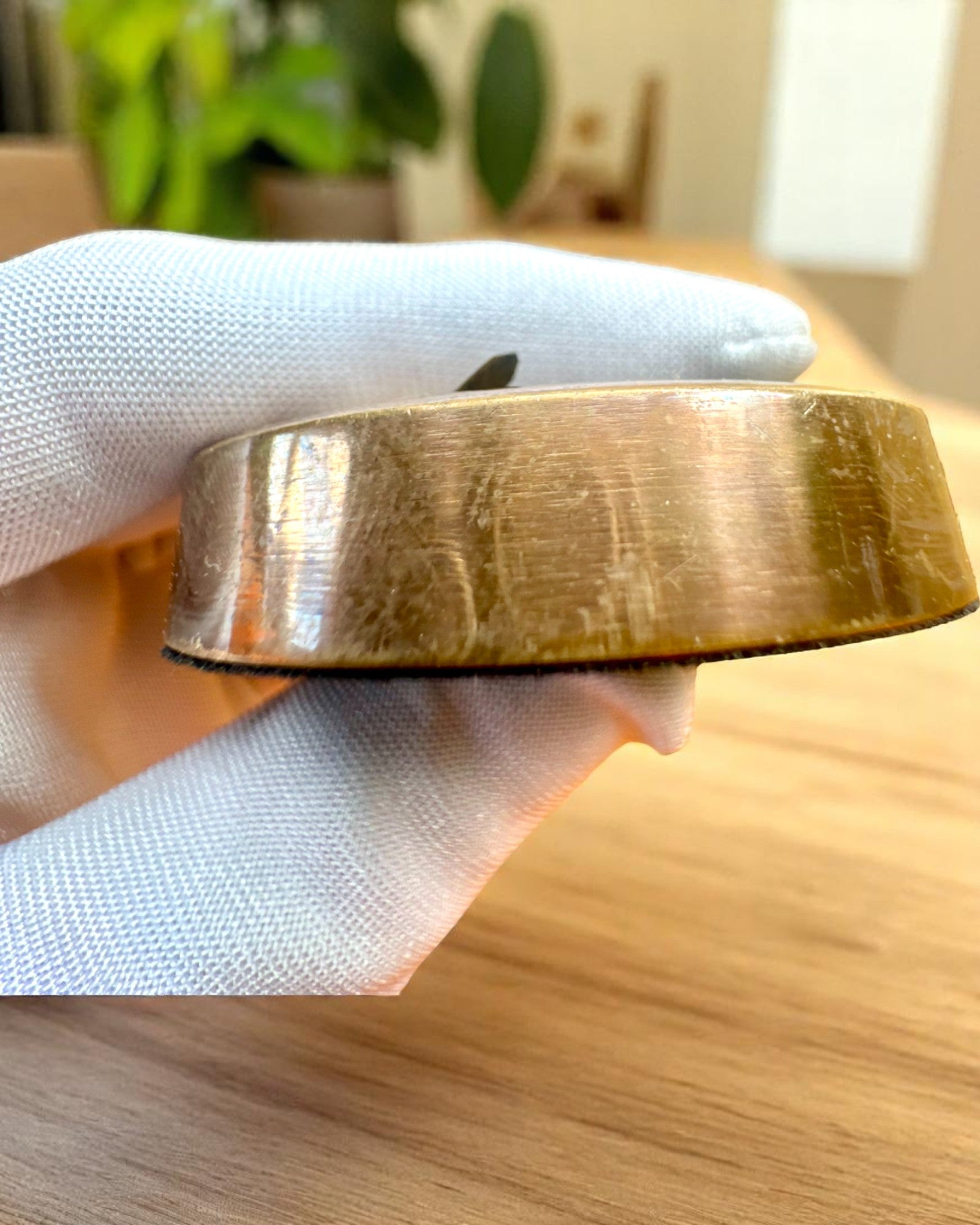 Mini Kalendar Kapitánsky „Navigator“ – mosadzná dekorácia s dušou plavby, možnosť gravírovania na darček, priemer 5 cm