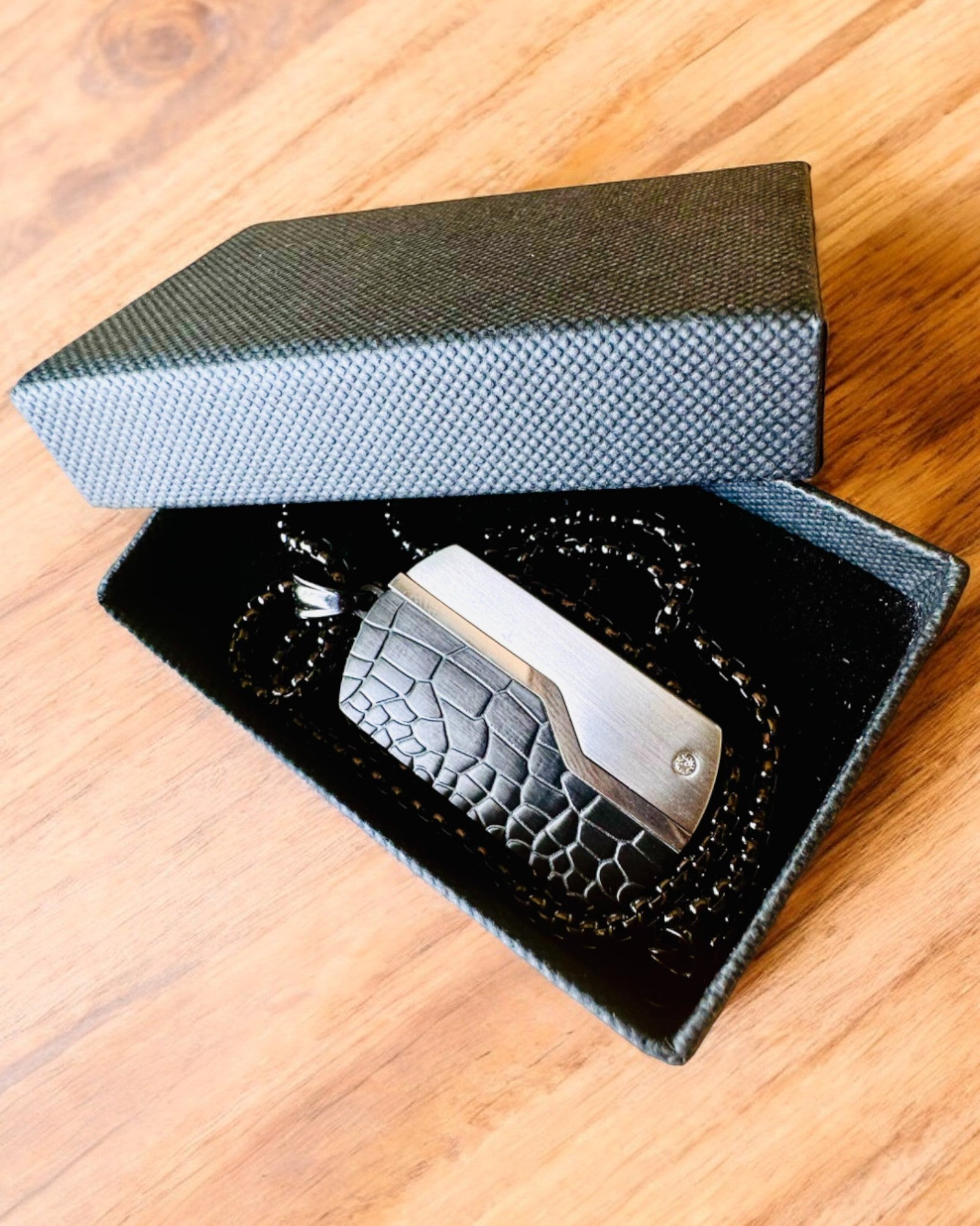 Pánsky náhrdelník Dog Tag „SteelVision“ – nehrdzavejúca oceľ, 15 variantov, personalizácia gravírovaním