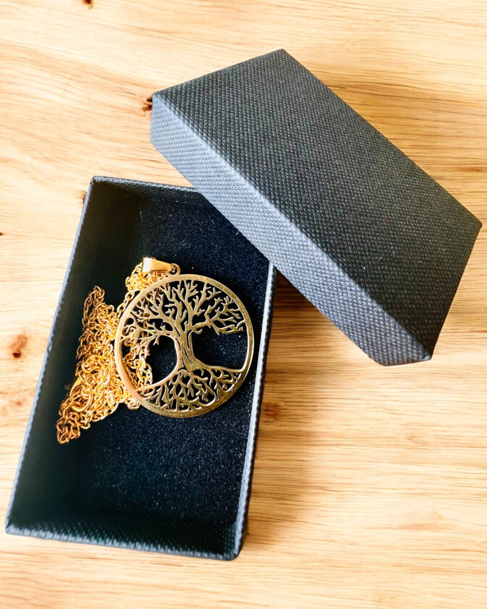 Náhrdelník "Strom Života" z Nehrdzavejúcej Ocele - personalizácia gravírovaním, 2 farebné varianty