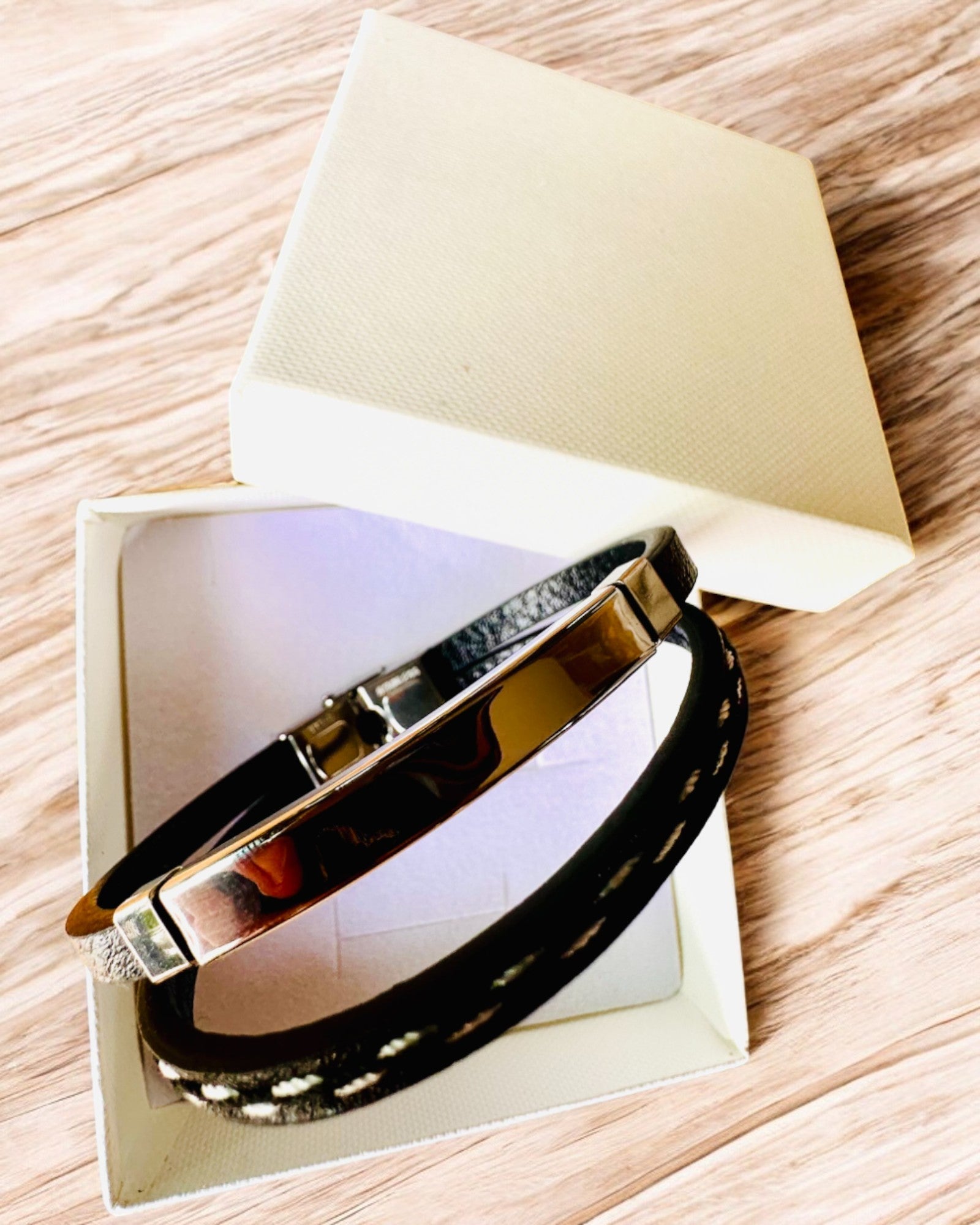 Športový náramok z PU kože a nehrdzavejúcej ocele s možnosťou gravírovania – 3 farby