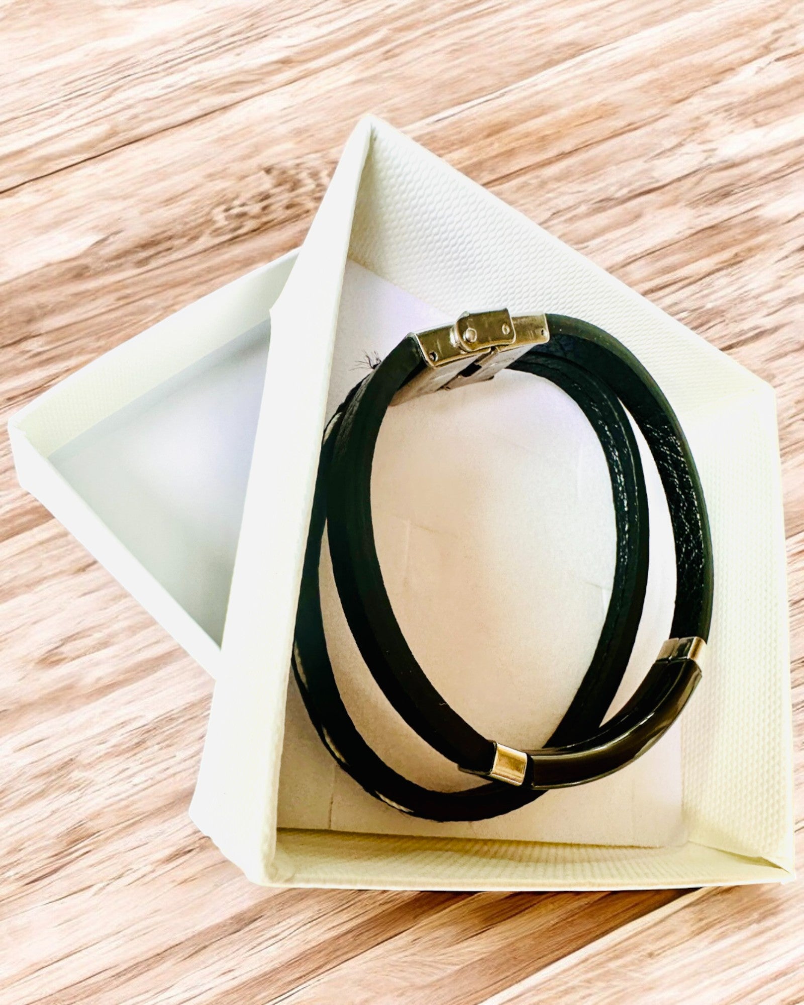 Športový náramok z PU kože a nehrdzavejúcej ocele s možnosťou gravírovania – 3 farby