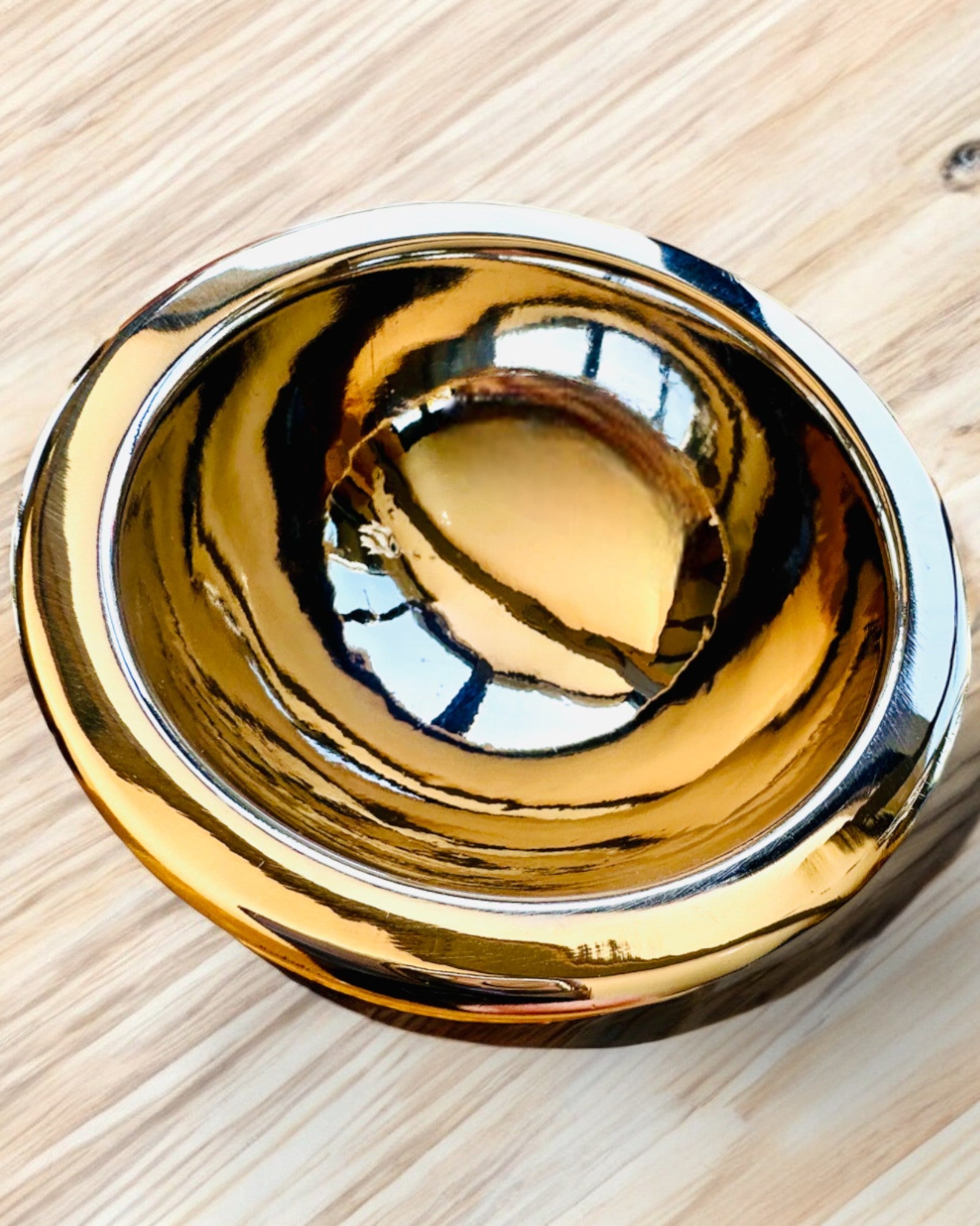 Dekoratívna misa Jeleň Trofej – Ručná práca z Indie, personalizácia gravírovaním