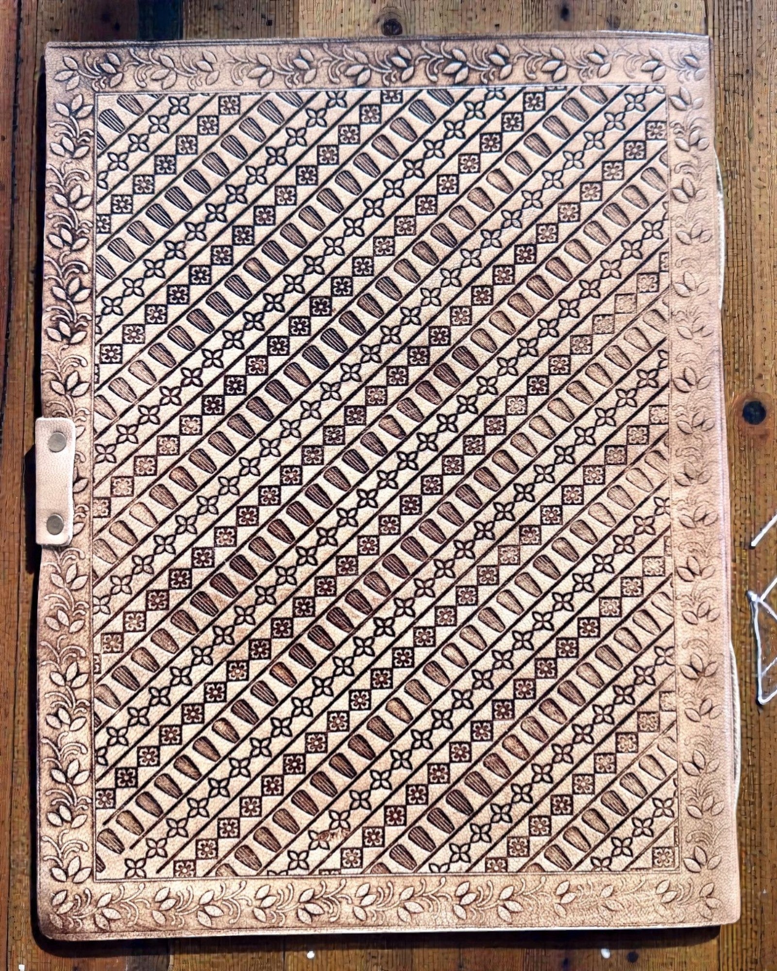 Skórzana Księga Wspomnień Heritage – Personalizowany Notatnik 25 × 33 cm