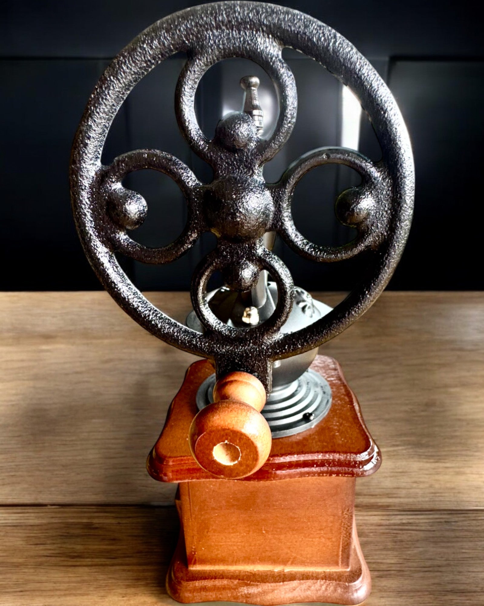 Retro młynek do kawy „Vintage Café” 27 cm wysokości, z możliwością personalizacji grawerem na prezent