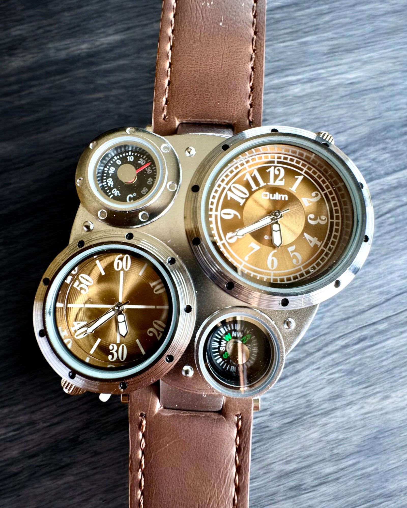 Survivalové hodinky „Explorer 4v1”, možnosť personalizácie gravírovaním na darček