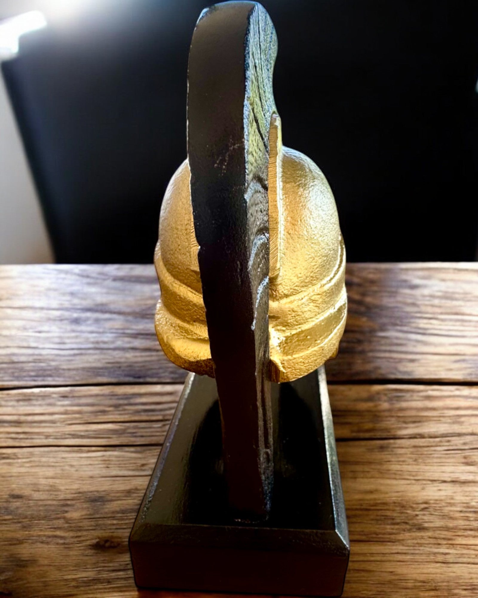 Prilba Spartan Premium – ručne vyrobená dekoratívna socha, možnosť personalizácie gravírovaním na darček