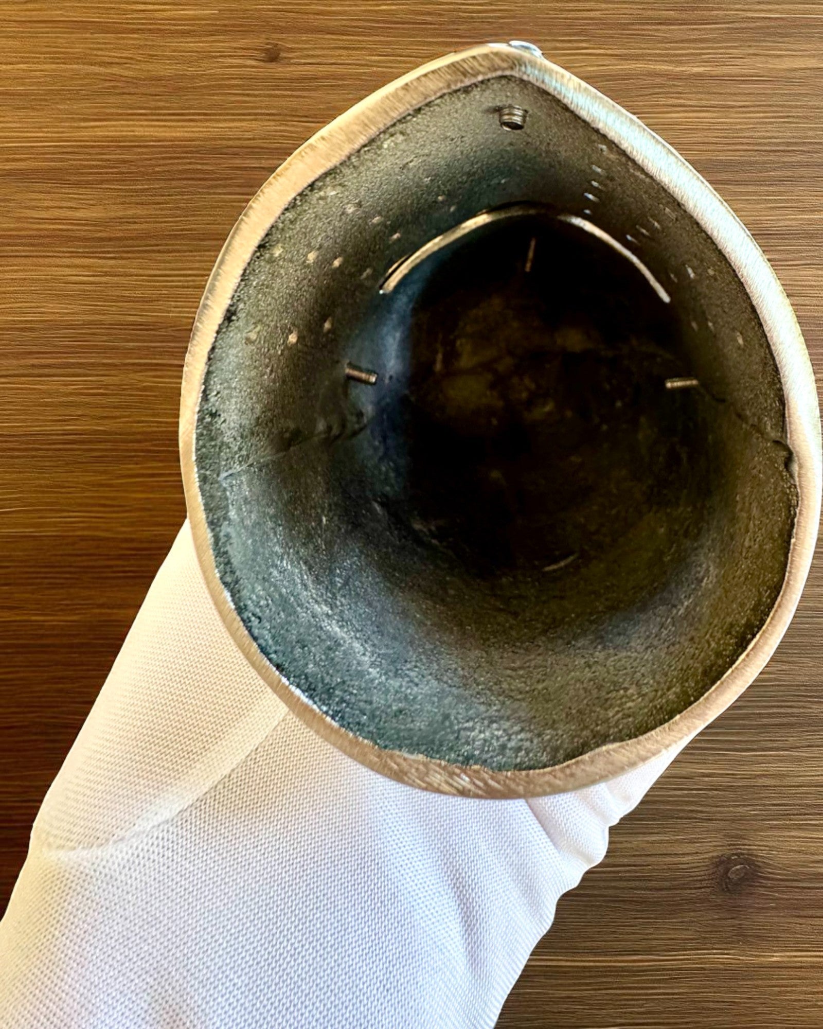 Mini Hełm Rycerski „Guardian” z mosiądzu – ręcznie wykonany, 12 cm, możliwość personalizacji grawerem na prezent