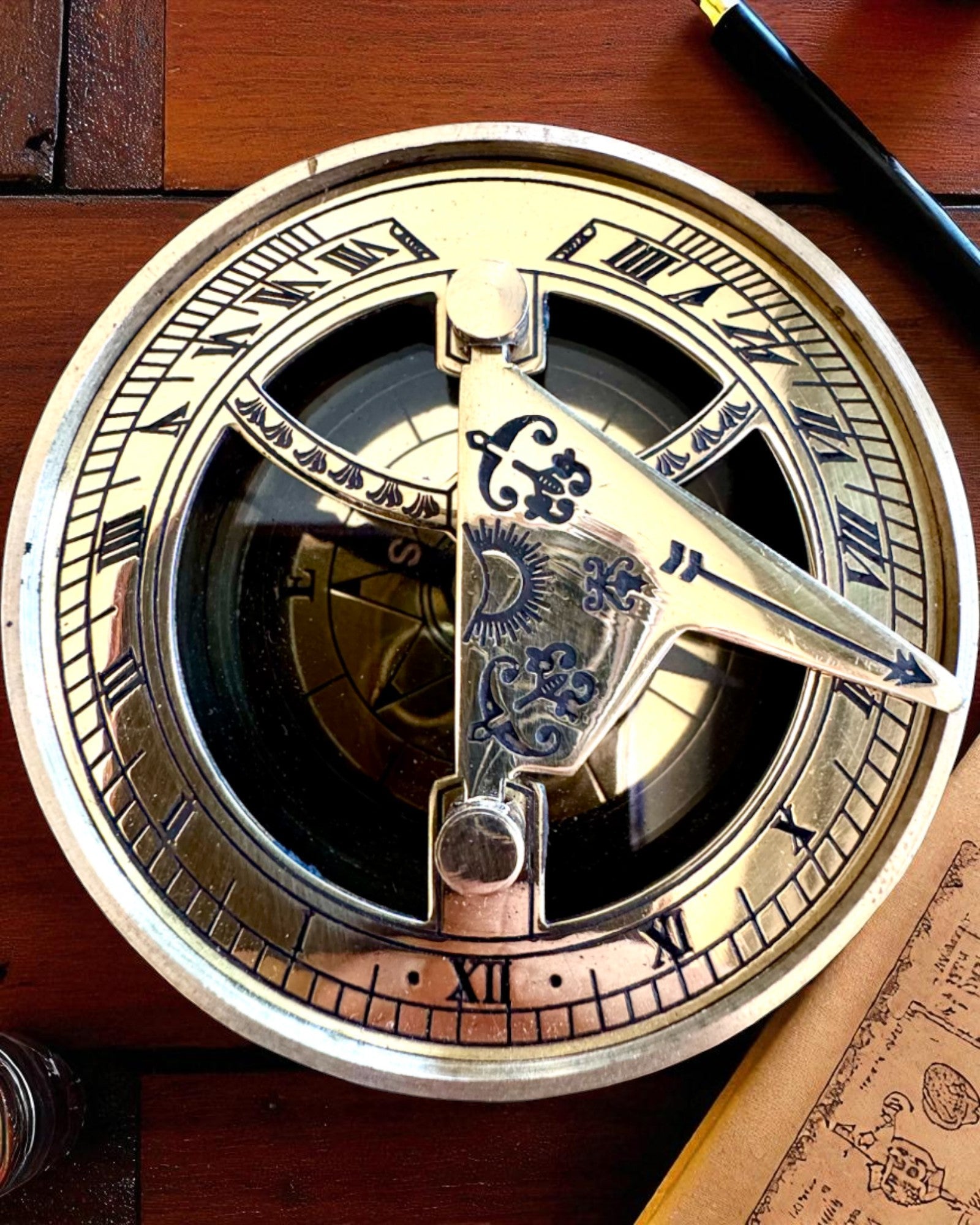 Kompas Słoneczny Voyager 7cm – mosiężny zegar słoneczny z kompasem, personalizacja grawerem na prezent