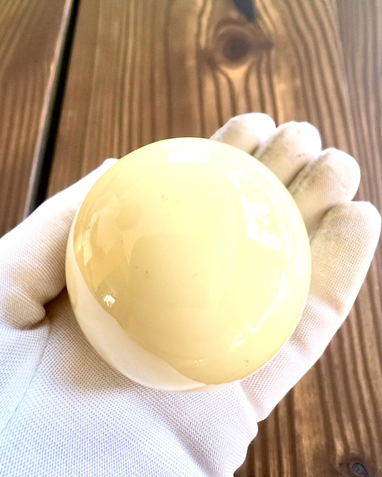 Kula bilardowa na mosiężnej podstawce, możliwość personalizacji grawerem na prezent