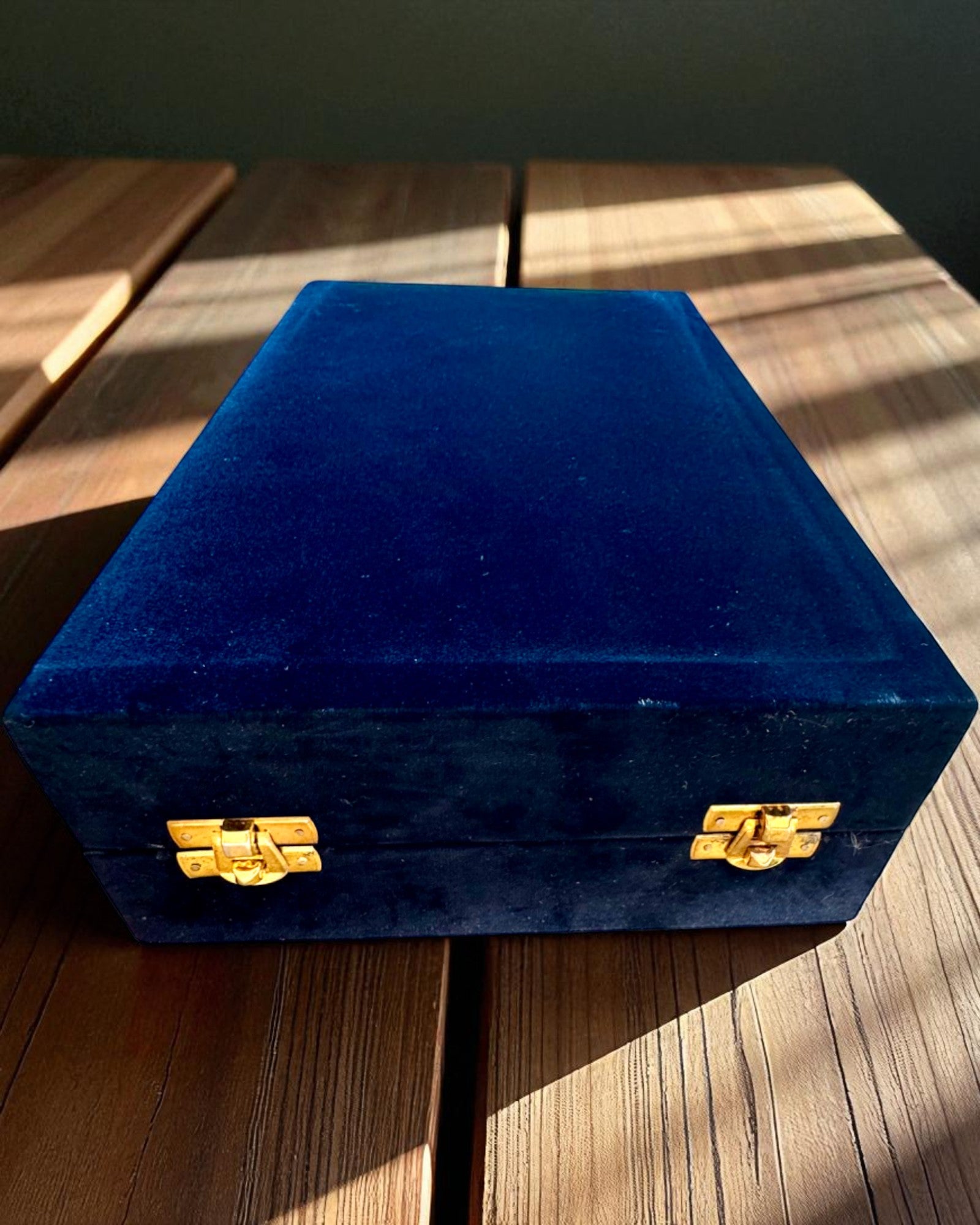 Medená súprava Mandala – Fľaša 1L + 2 Poháre v puzdre, možnosť personalizácie gravírovaním na darček