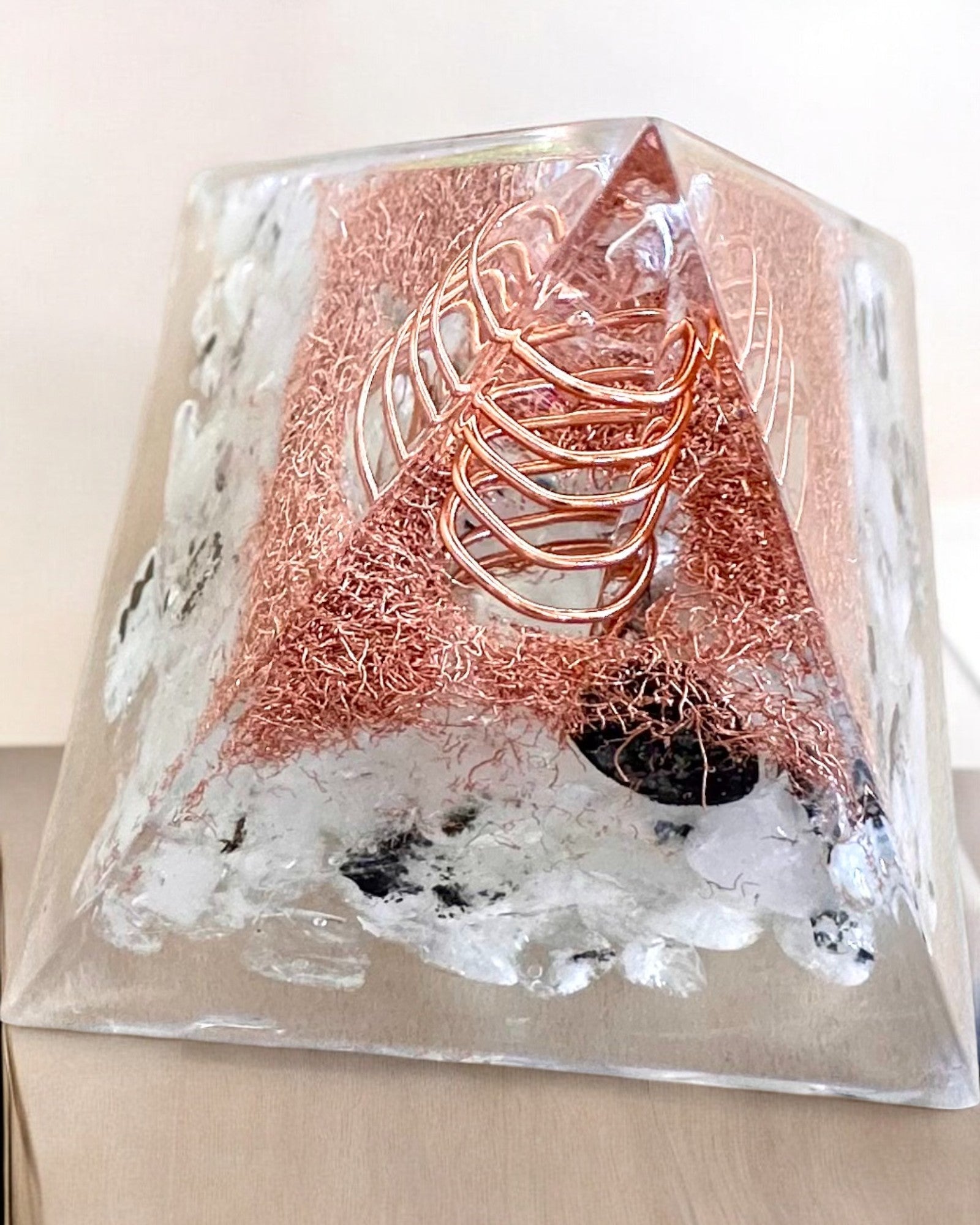 Orgonitová energetická pyramídka "Copper Harmony"