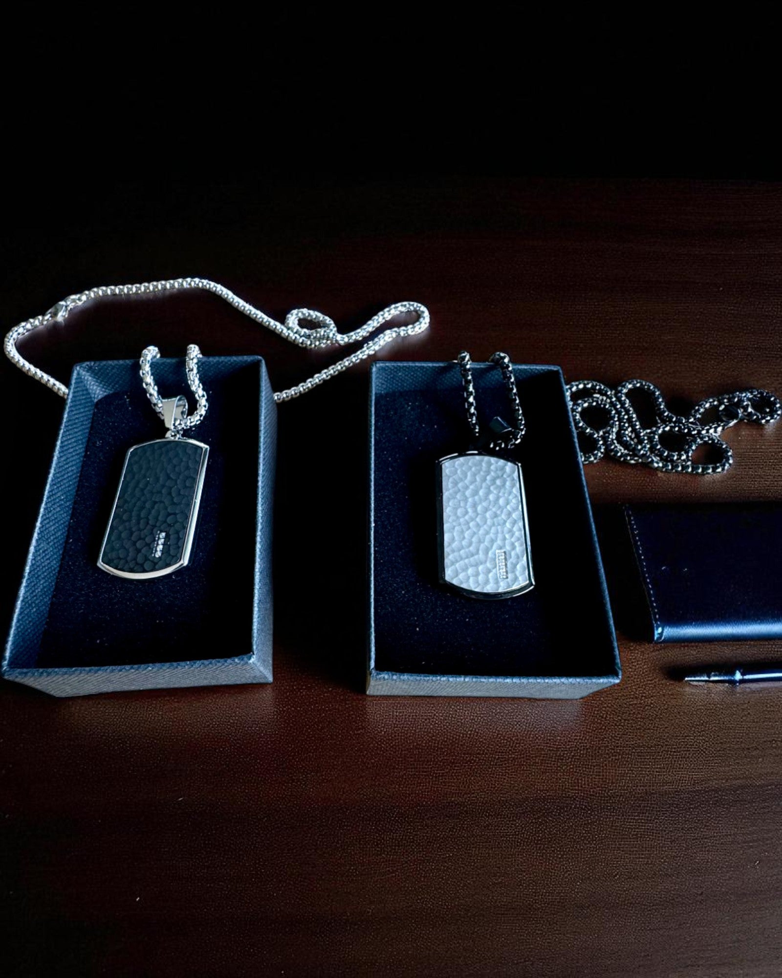Pánsky náhrdelník Dog Tag „SteelVision“ – nehrdzavejúca oceľ, 15 variantov, personalizácia gravírovaním