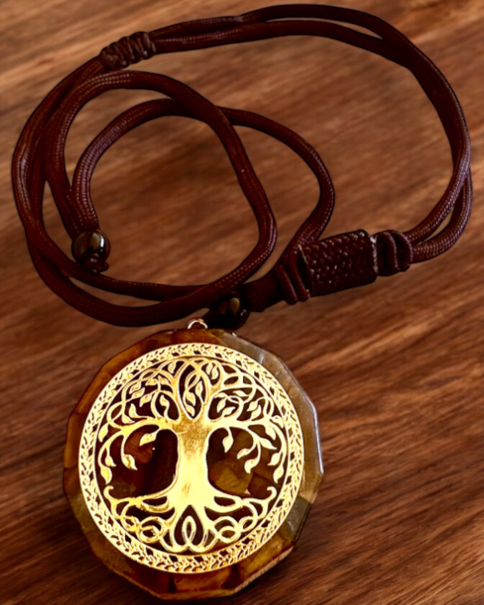 Amulet "Strom života" s tigrím okom, náhrdelník na darček s personalizovaným gravírovaním