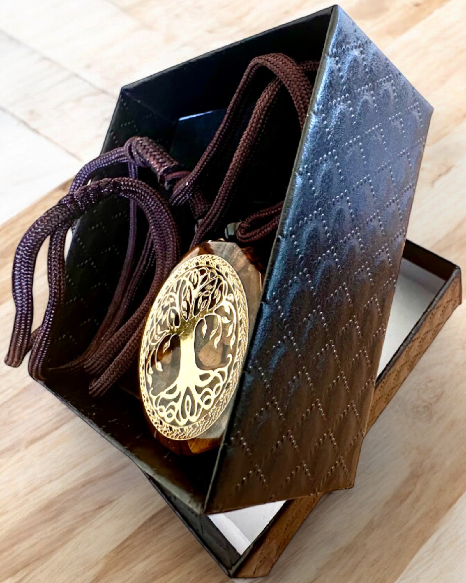 Amulet "Strom života" s tigrím okom, náhrdelník na darček s personalizovaným gravírovaním