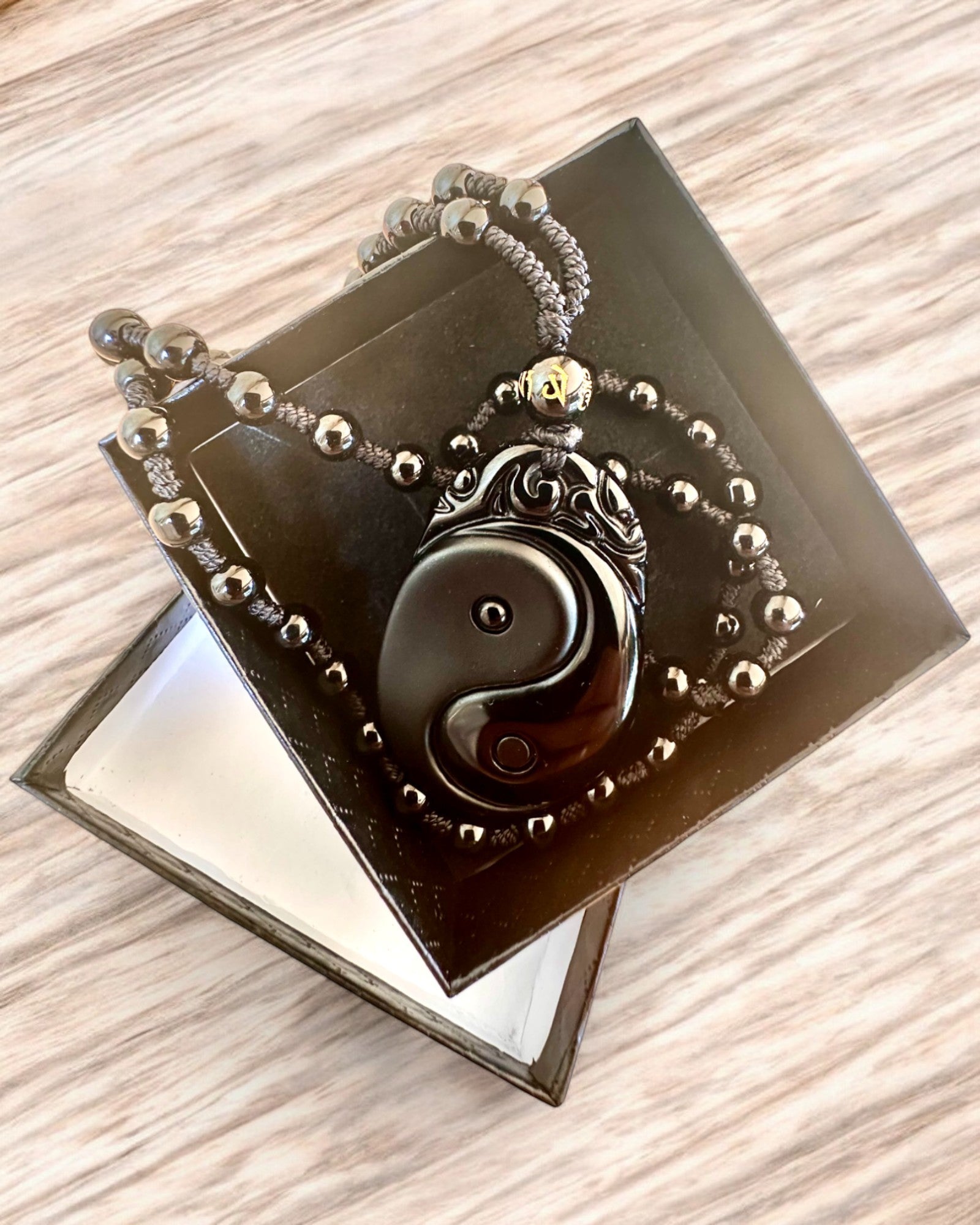 Obsidiánový amulet Yin Yang s gravírovaním - Harmónia a ochrana, personalizácia gravírovaním na darček