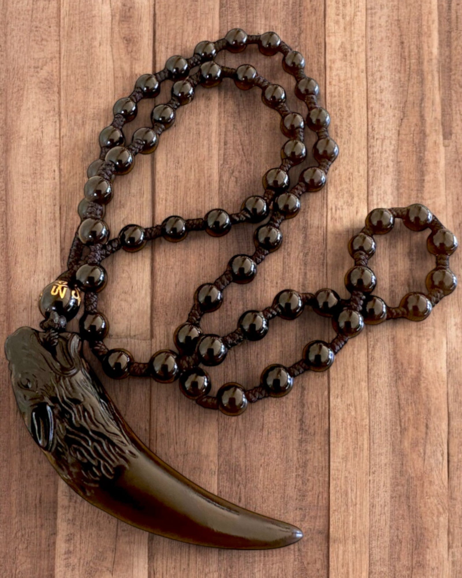 Wilczy Zub Jadeitový - Amulet Sily a Ochrany, možnosť personalizácie gravírovaním na darček