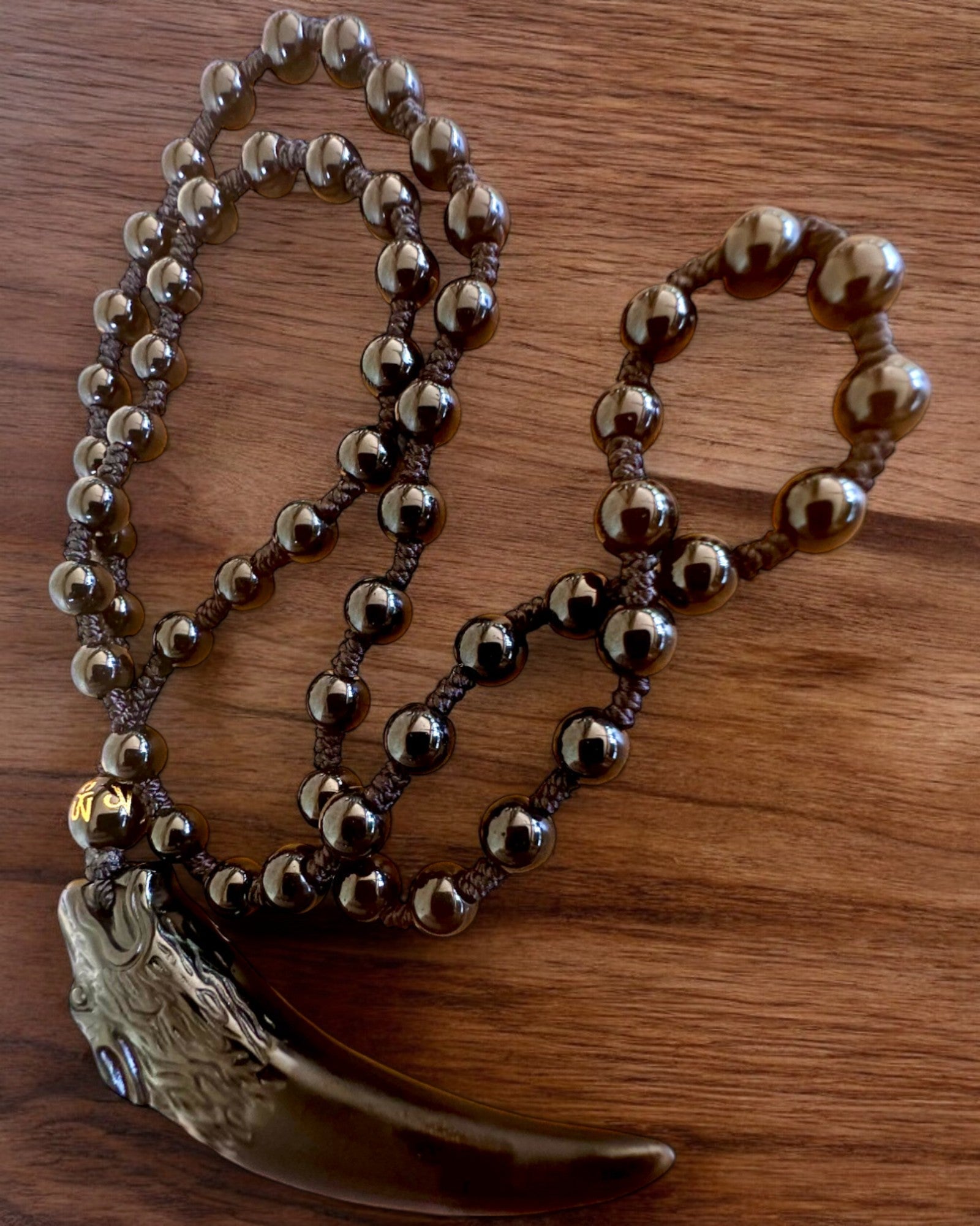 Wilczy Zub Jadeitový - Amulet Sily a Ochrany, možnosť personalizácie gravírovaním na darček