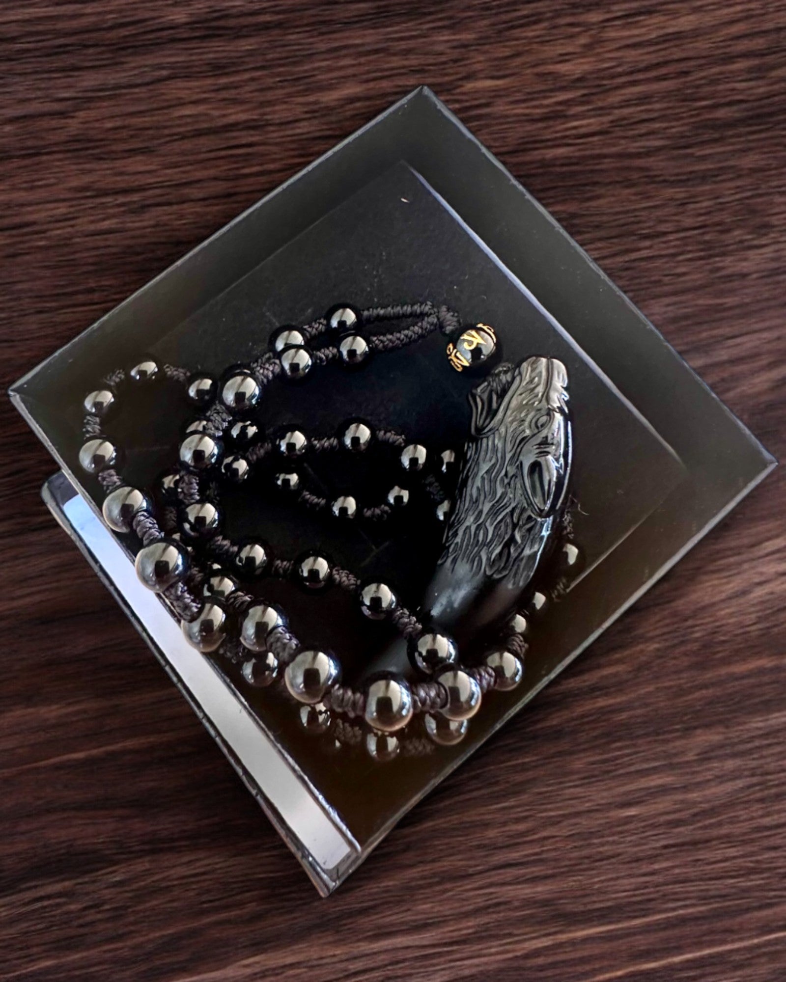 Wilczy Zub Jadeitový - Amulet Sily a Ochrany, možnosť personalizácie gravírovaním na darček