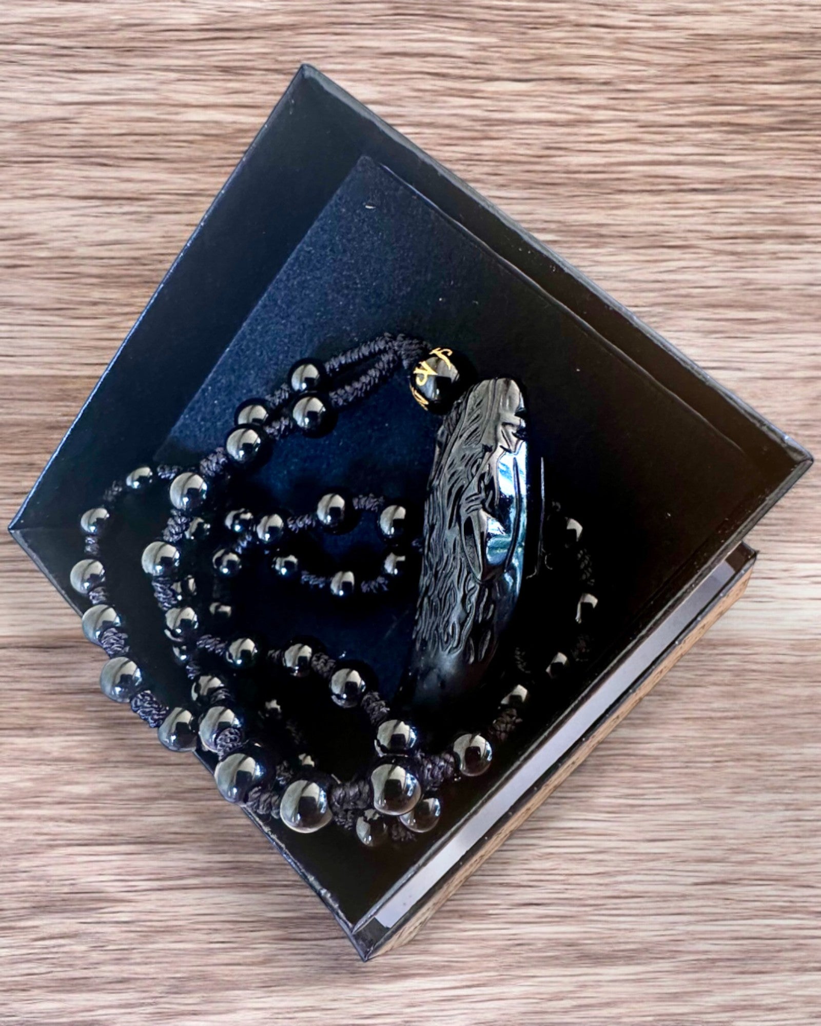 Wilczy Zub Jadeitový - Amulet Sily a Ochrany, možnosť personalizácie gravírovaním na darček