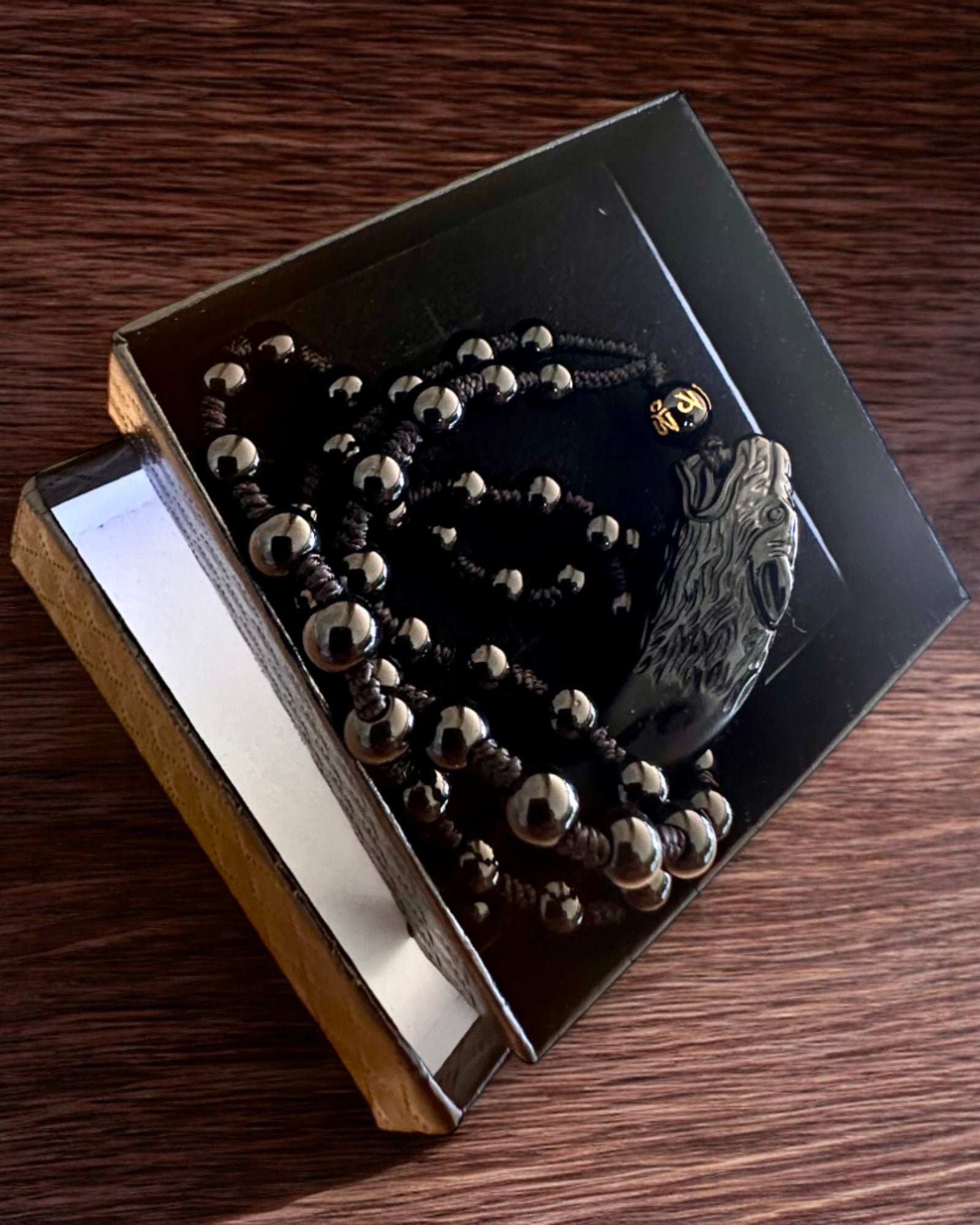 Wilczy Zub Jadeitový - Amulet Sily a Ochrany, možnosť personalizácie gravírovaním na darček