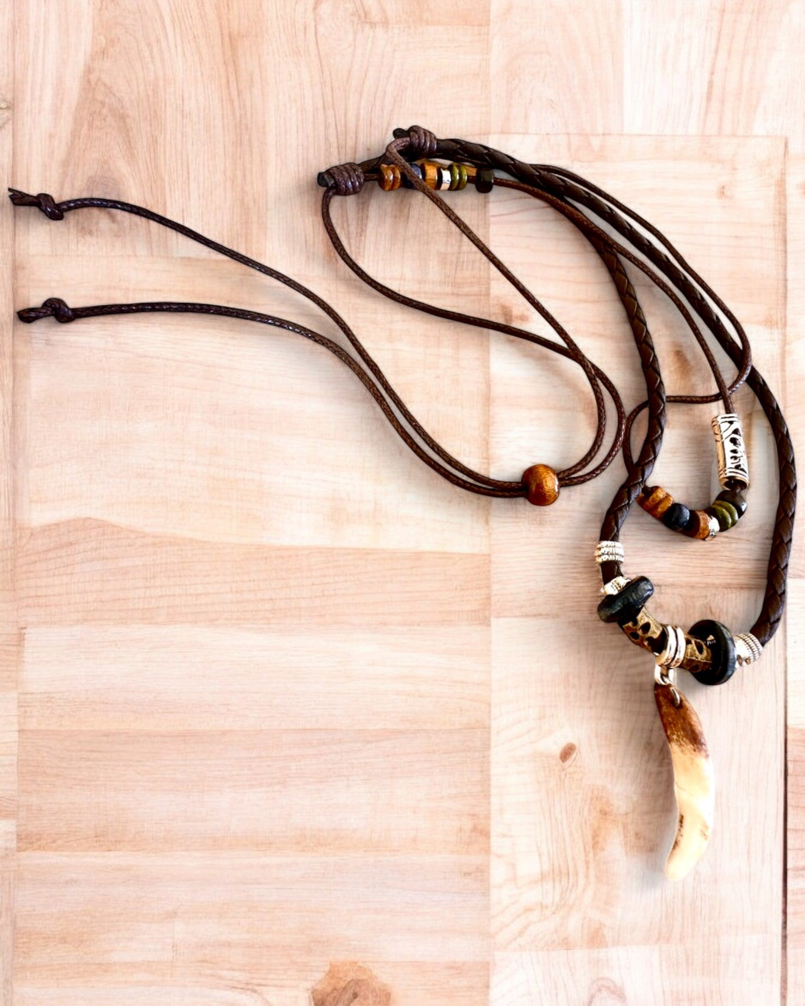 Wilczy Ząb - Náhrdelník Sily - možnosť personalizácie gravírovaním na darček