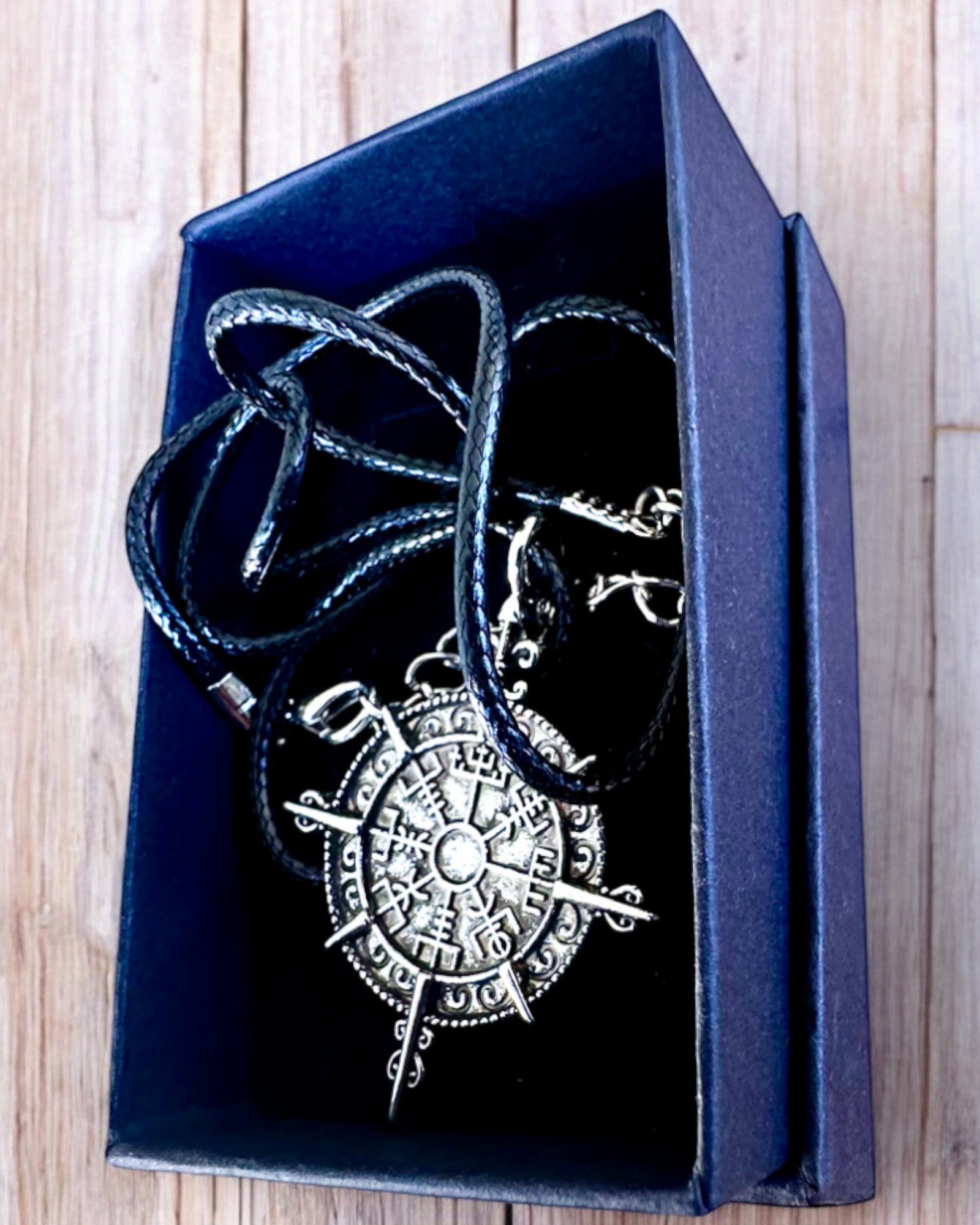 Amulet Wojownik Północy - Kompas Wikinga, możliwość personalizacji grawerem na prezent, 2 warianty do wyboru
