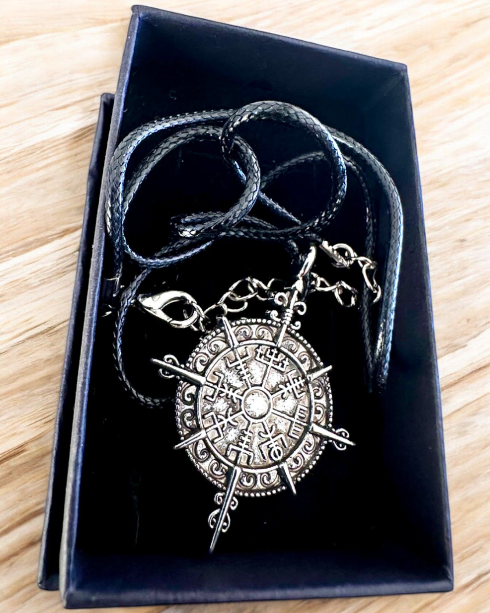 Amulet Severný Bojovník - Kompas Vikinga, možnosť personalizácie gravírovaním na darček, 2 varianty na výber