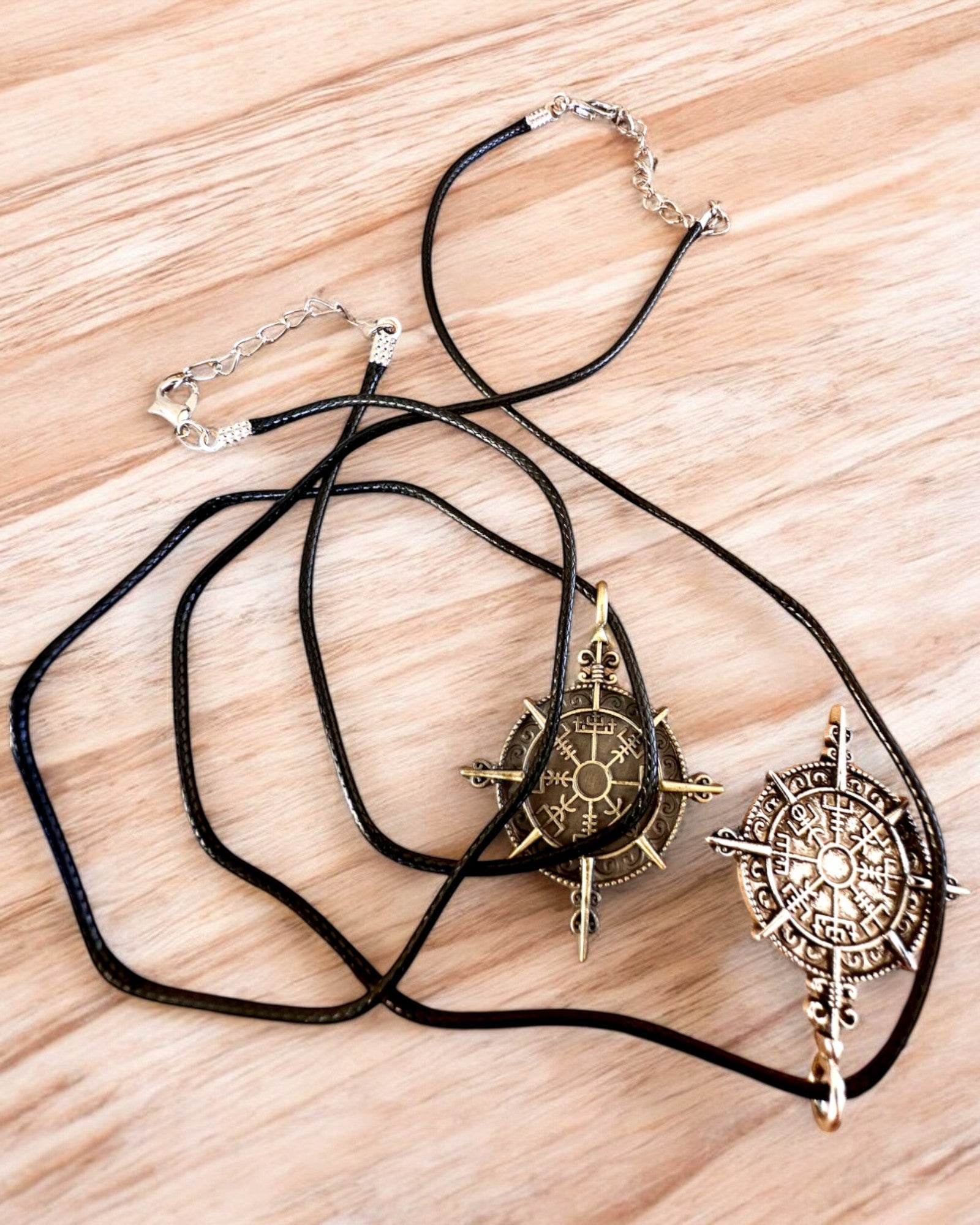 Amulet Wojownik Północy - Kompas Wikinga, możliwość personalizacji grawerem na prezent, 2 warianty do wyboru