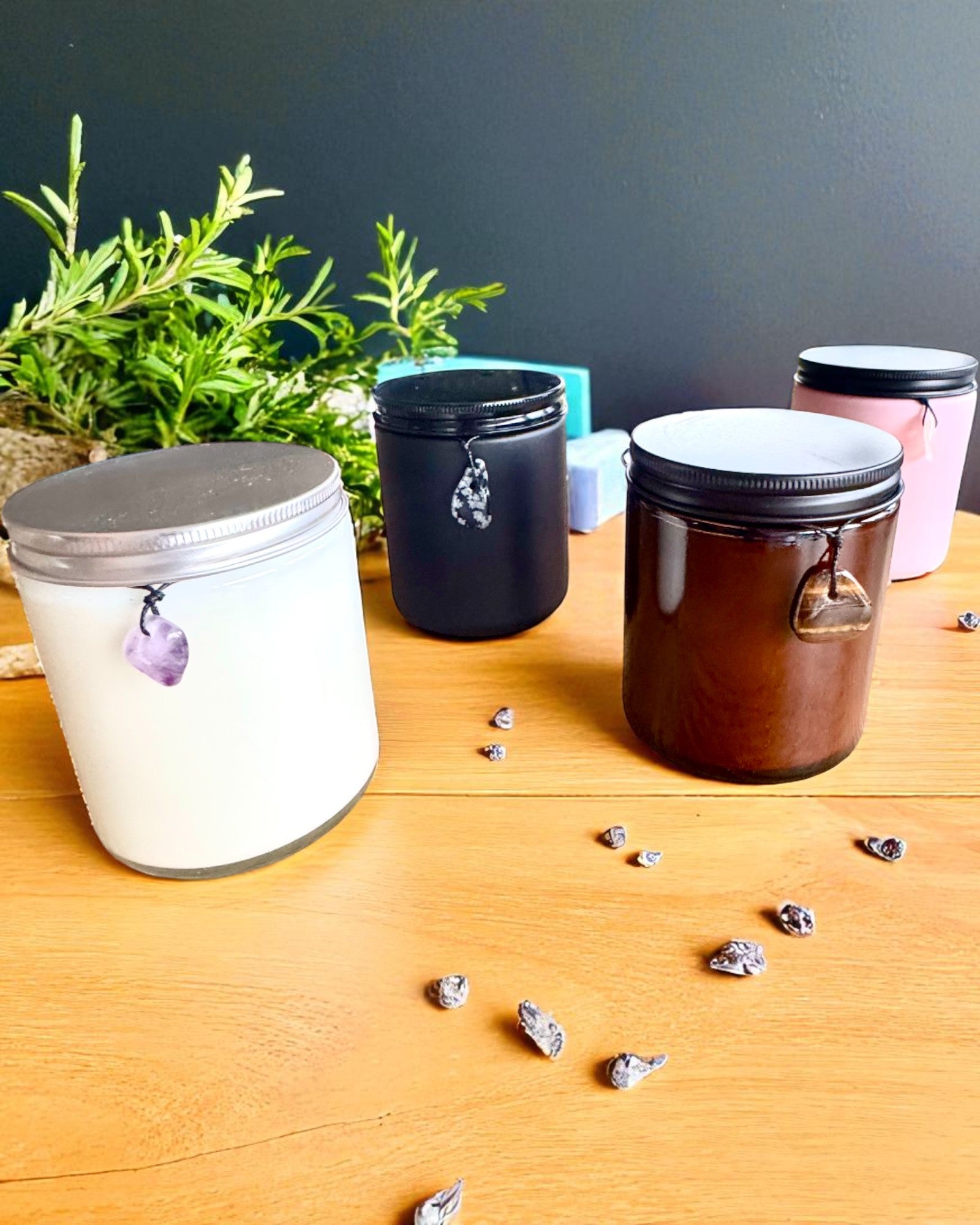 Intenčná sójová sviečka Obsidián – sebadôvera a vnútorná sila, 250 ml, možnosť personalizácie ako darček