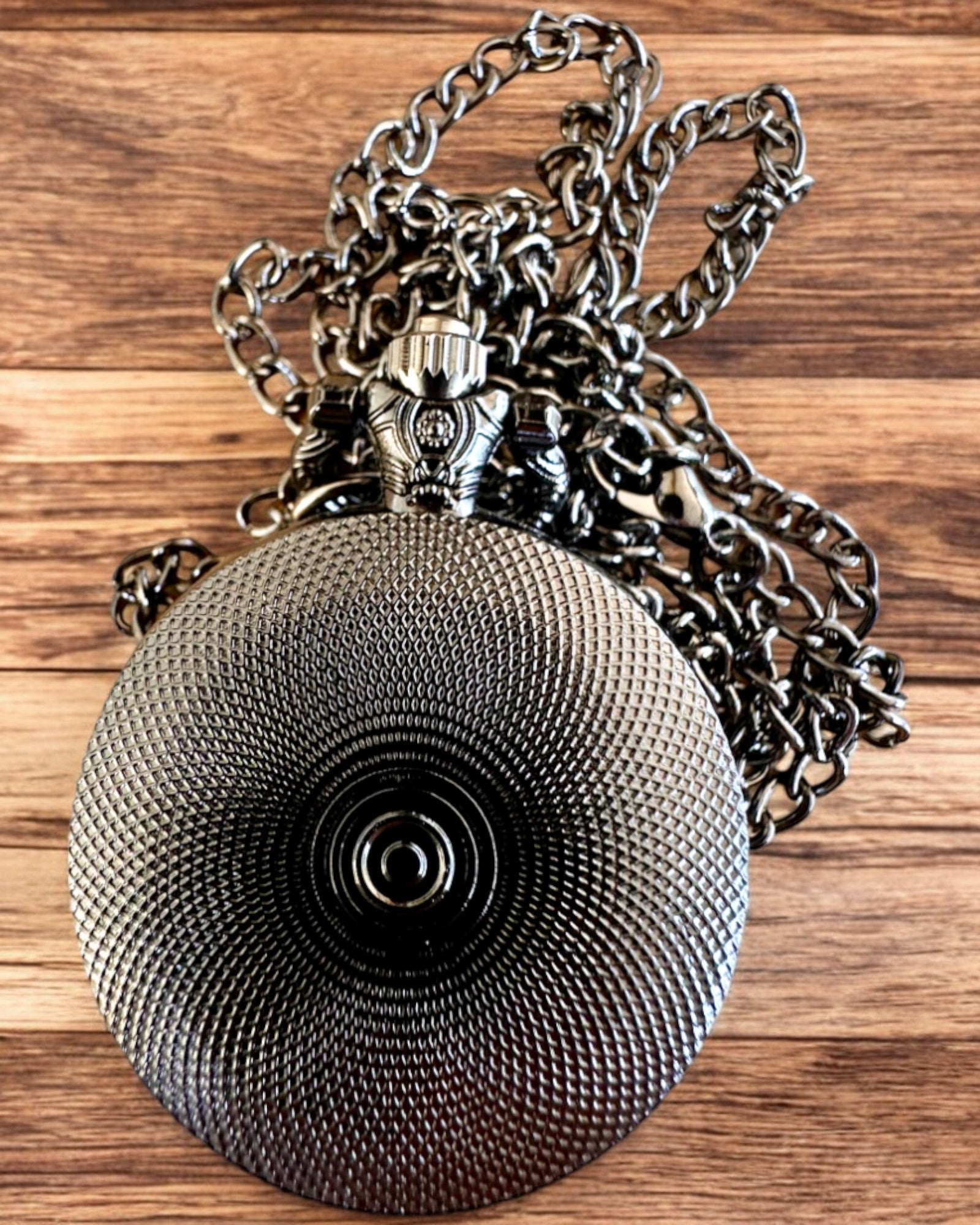 Vreckové hodinky 'Bozk havranov' s gravírovaním – personalizácia gravírovaním na darček