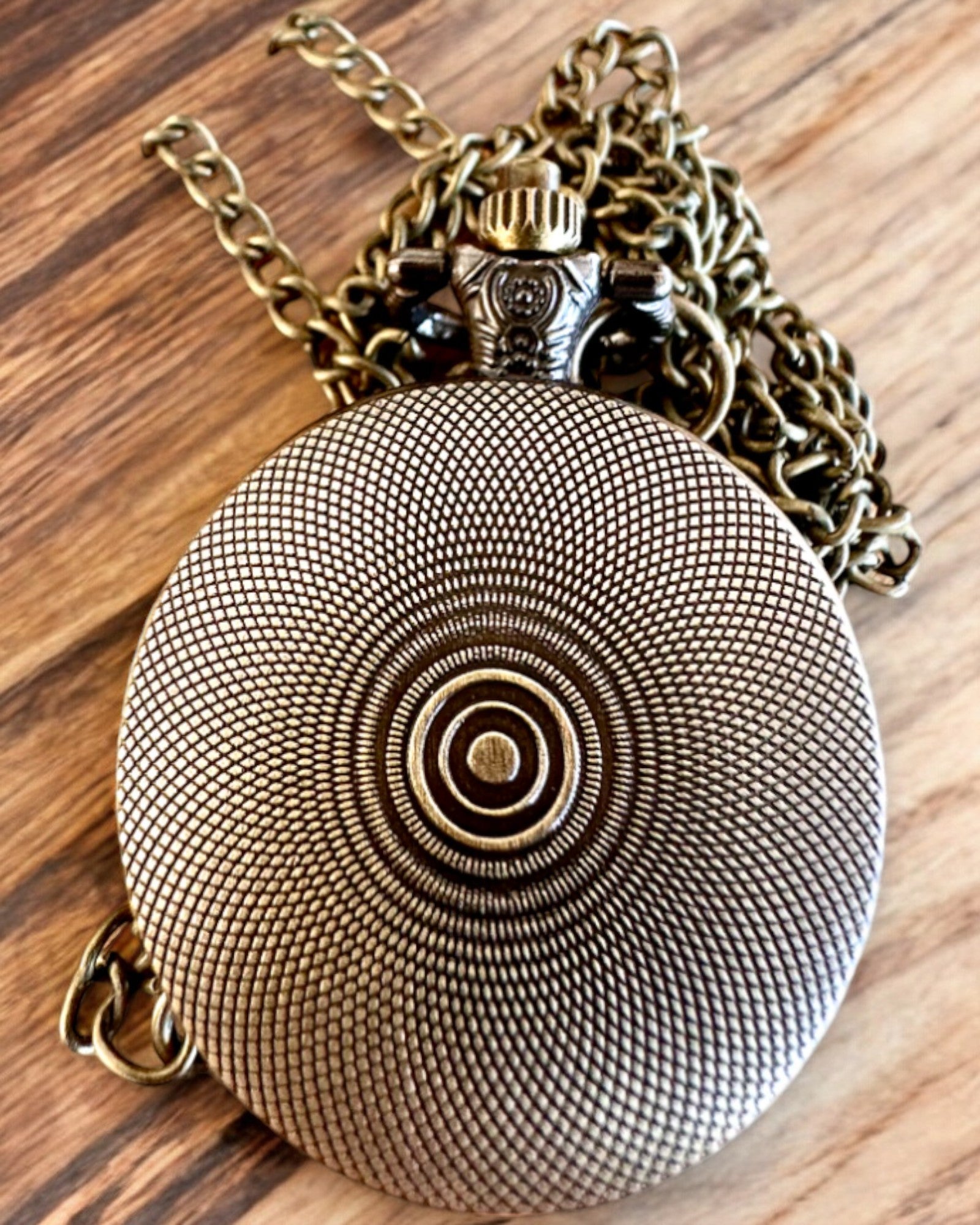 Retro vreckové hodinky "Motocyklový štýl", možnosť personalizácie gravírovaním na darček