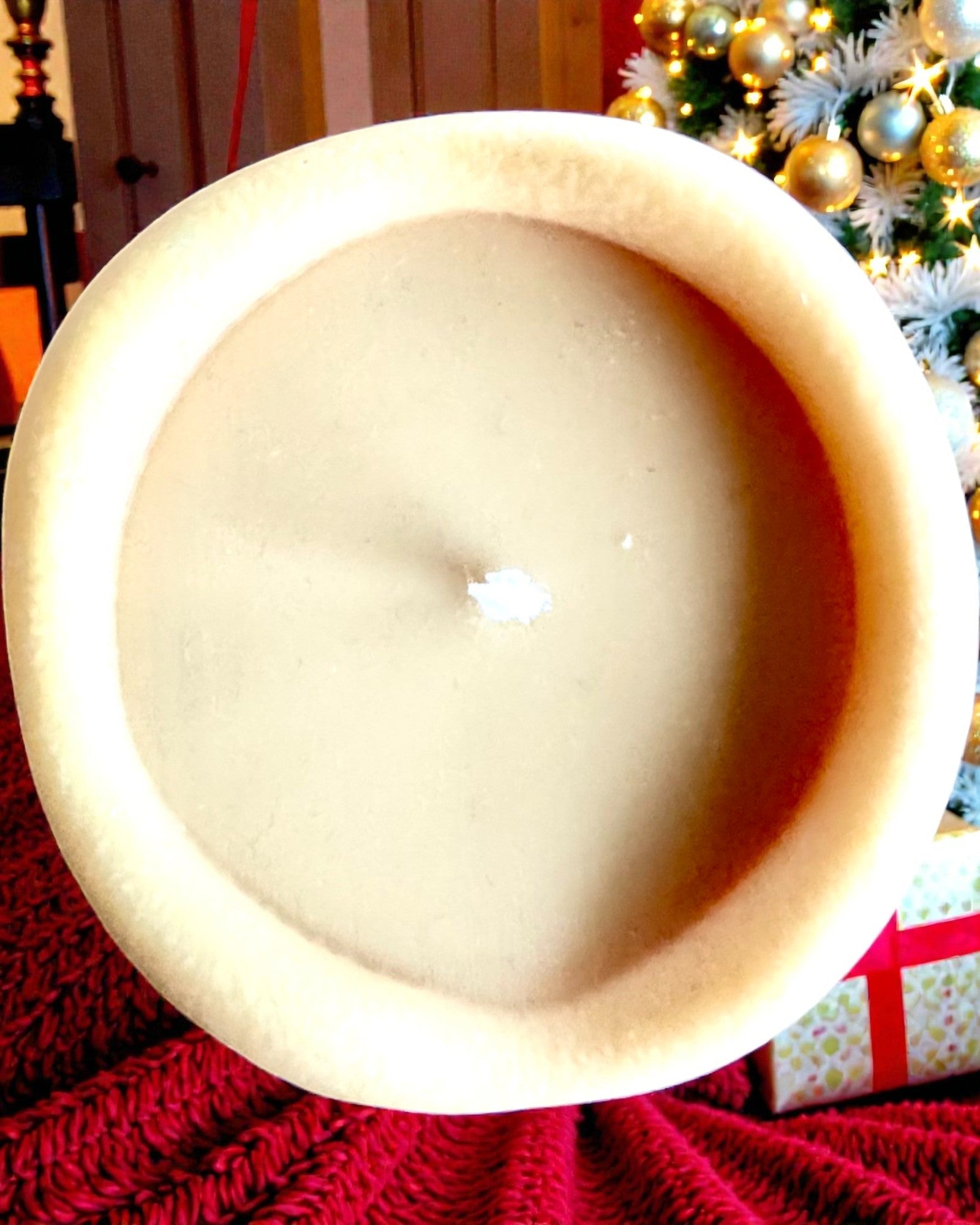 Świeca sojowa Zimowy Lisek, 7.5 cm wysokości, ręcznie odlewana świeca sojowa z uroczym śpiącym liskiem, personalizacja grawerem na tabliczce