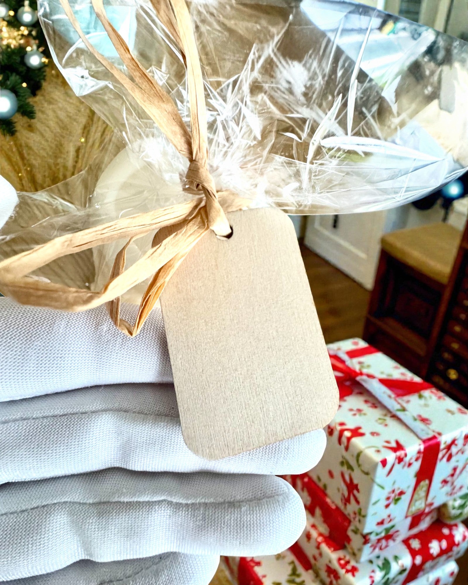 Świeca sojowa Zimowy Lisek, 7.5 cm wysokości, ręcznie odlewana świeca sojowa z uroczym śpiącym liskiem, personalizacja grawerem na tabliczce