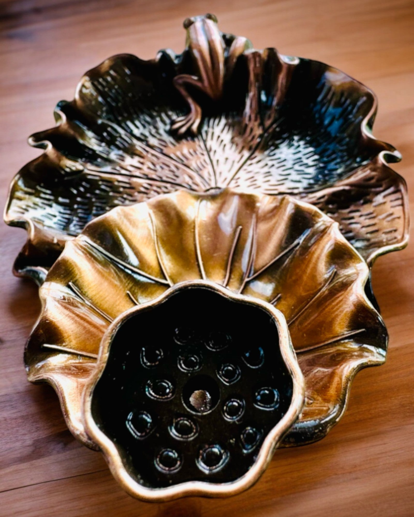 Elegantný kovový držiak na kadidlo Lotosový list - 4 varianty na výber, možnosť personalizácie gravírovaním na darček