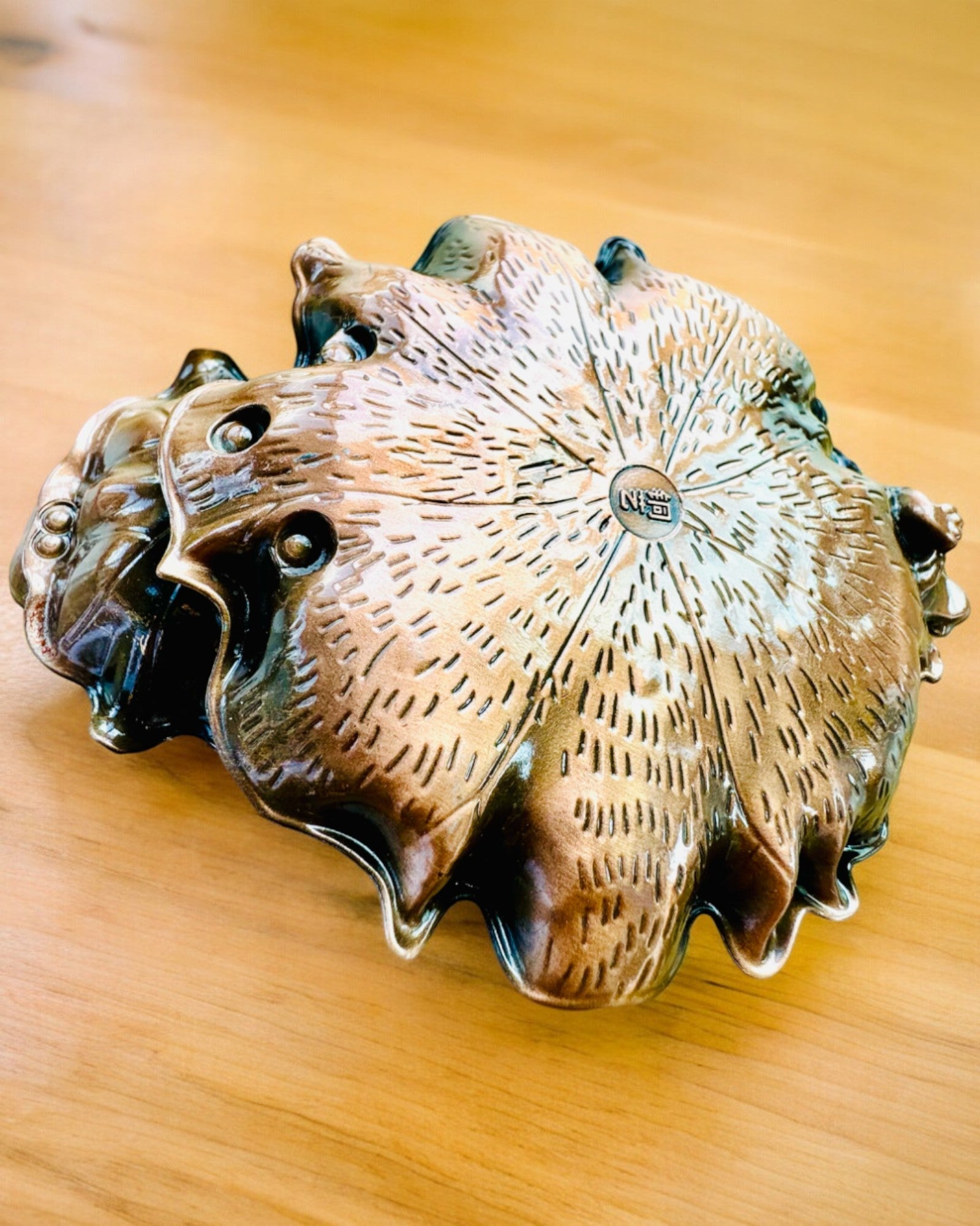 Elegantný kovový držiak na kadidlo Lotosový list - 4 varianty na výber, možnosť personalizácie gravírovaním na darček