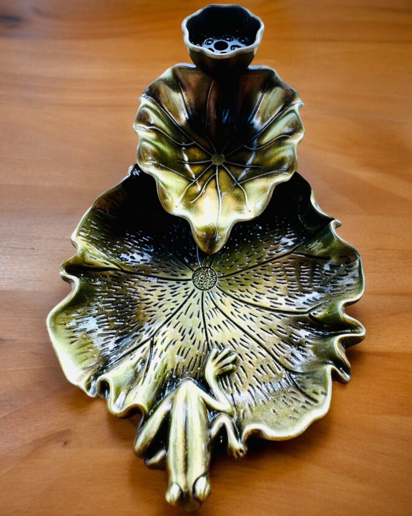 Elegantný kovový držiak na kadidlo Lotosový list - 4 varianty na výber, možnosť personalizácie gravírovaním na darček