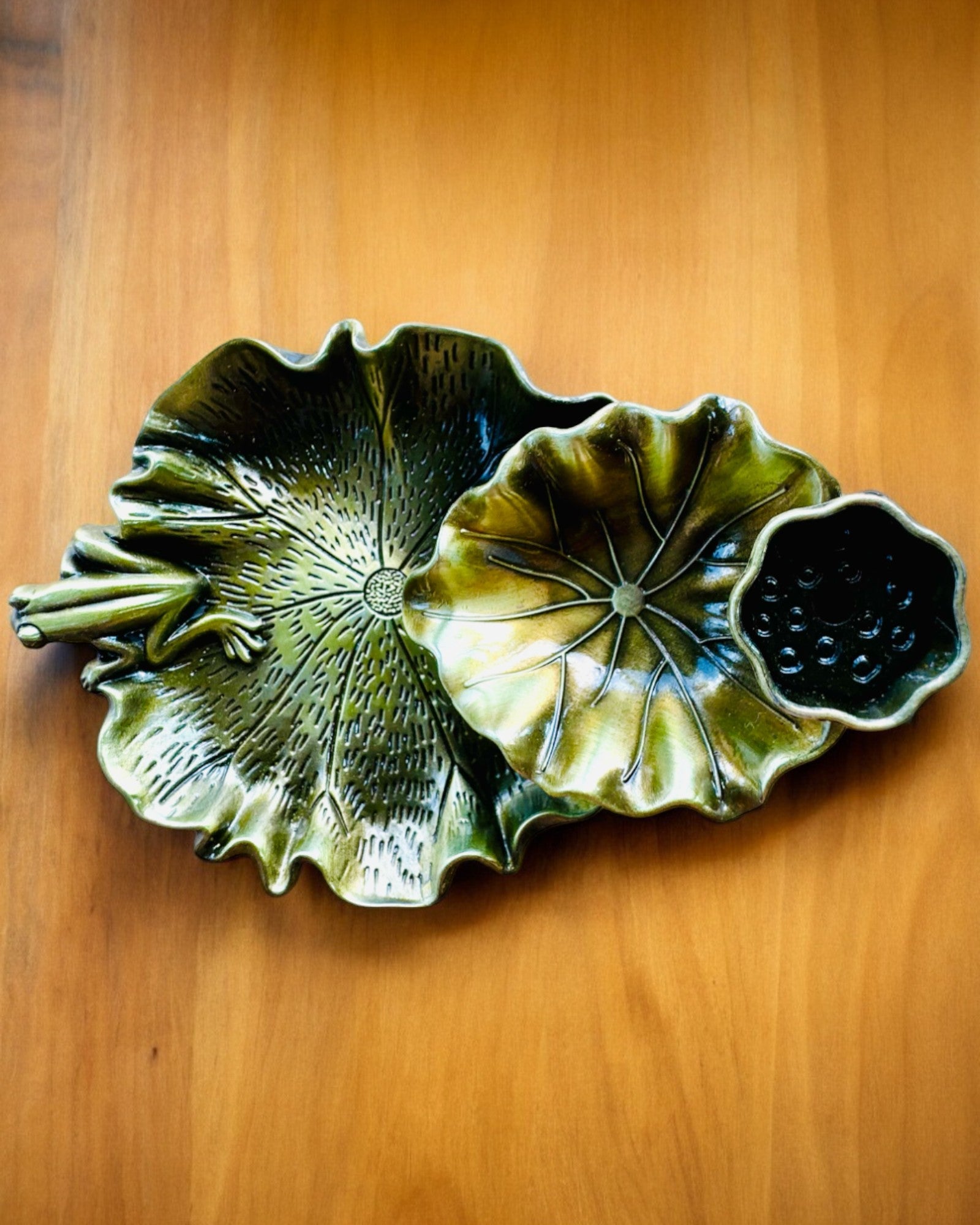 Elegantný kovový držiak na kadidlo Lotosový list - 4 varianty na výber, možnosť personalizácie gravírovaním na darček