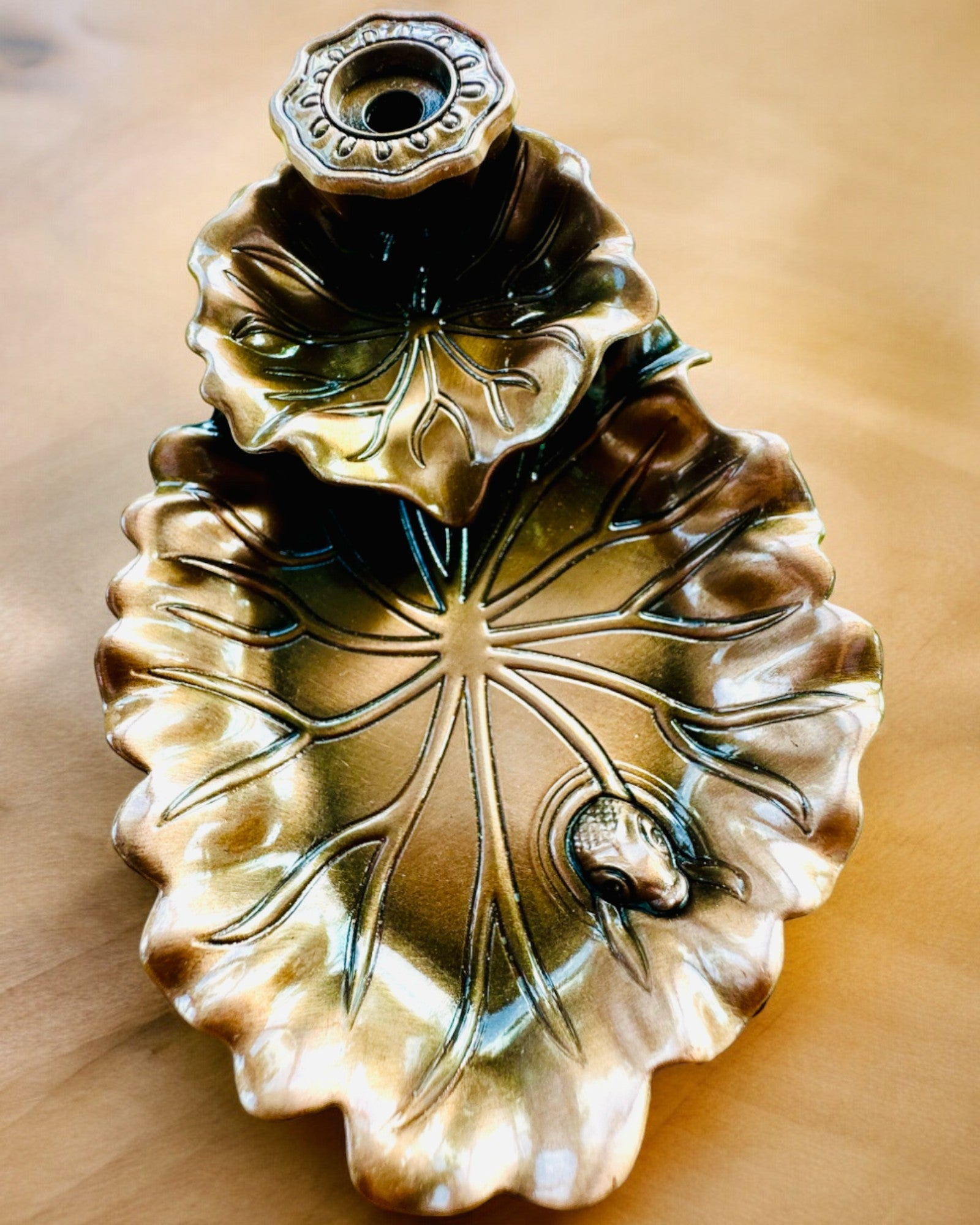 Elegantný kovový držiak na kadidlo Lotosový list - 4 varianty na výber, možnosť personalizácie gravírovaním na darček