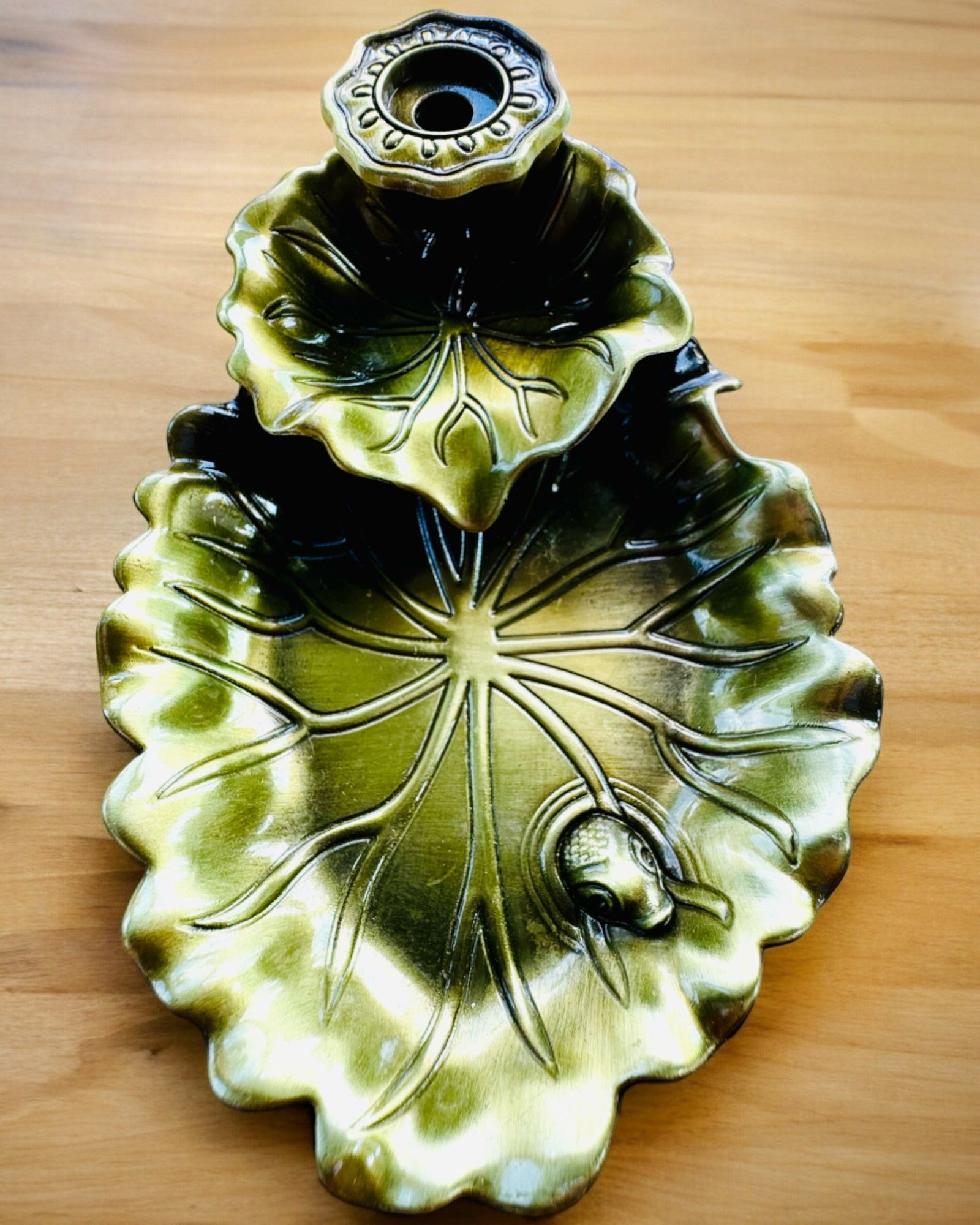 Elegantný kovový držiak na kadidlo Lotosový list - 4 varianty na výber, možnosť personalizácie gravírovaním na darček