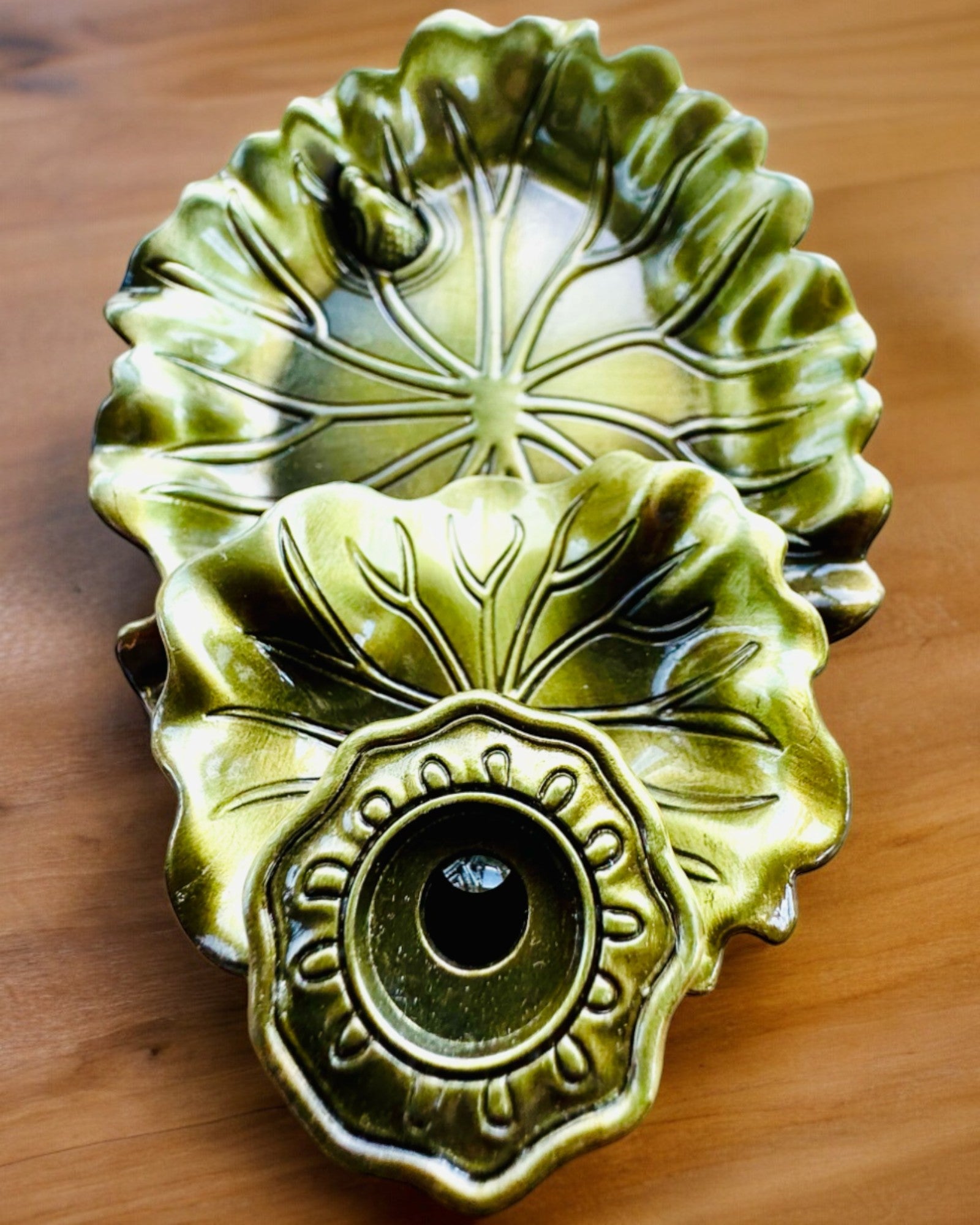 Elegantný kovový držiak na kadidlo Lotosový list - 4 varianty na výber, možnosť personalizácie gravírovaním na darček