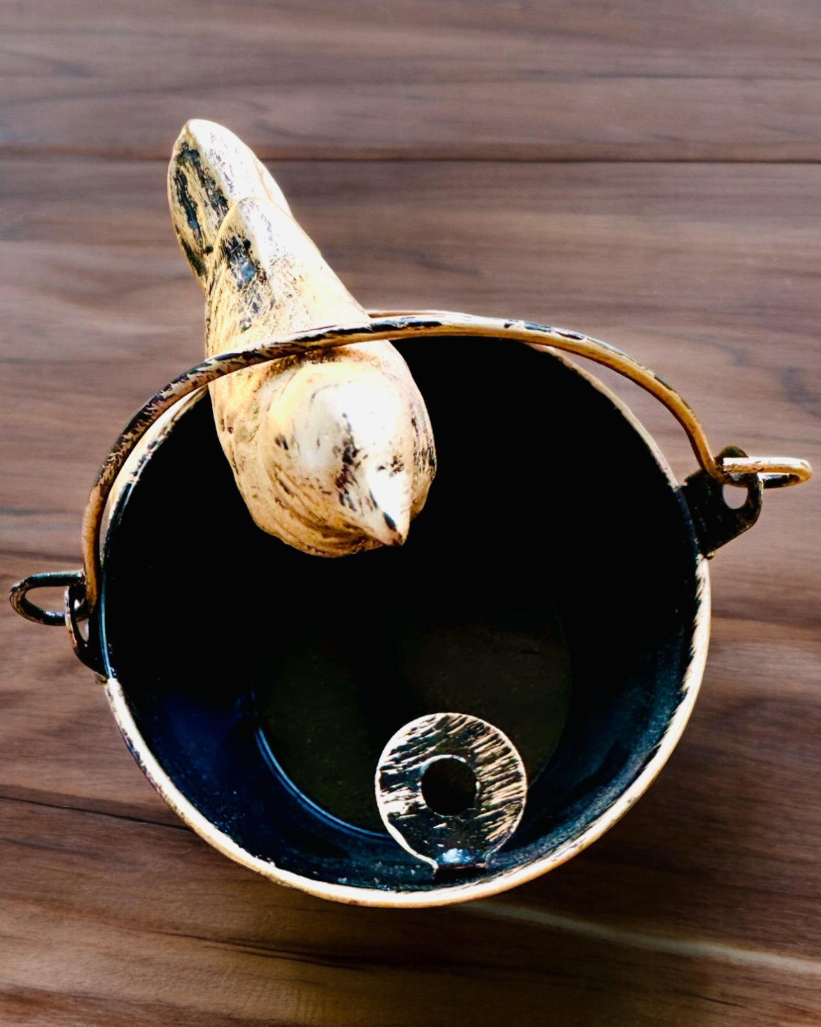 Štýlový kovový popolník "Rustic Charm" 19-23 cm výška, 8 variantov na výber, gravírovanie na želanie