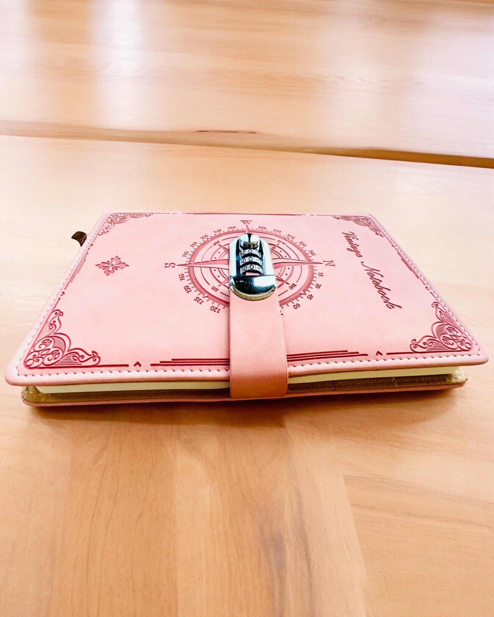 Tajný Zápisník A5 Vintage so zámkom na kód - Vyberte Si Svoj Štýl, personalizácia gravírovaním na darček