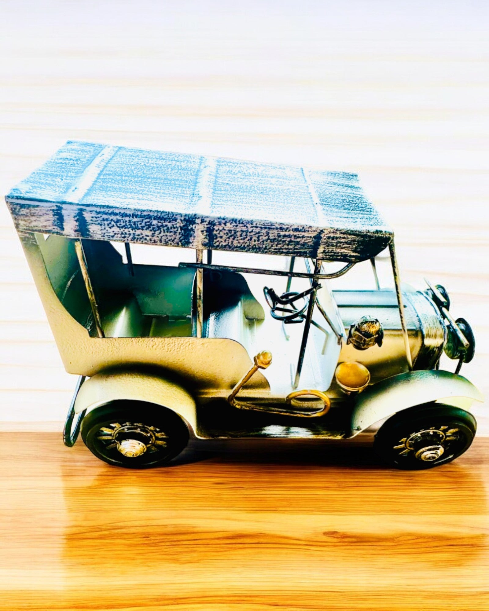 Klasický model auta Retro - tri varianty s možnosťou gravírovania ako darček