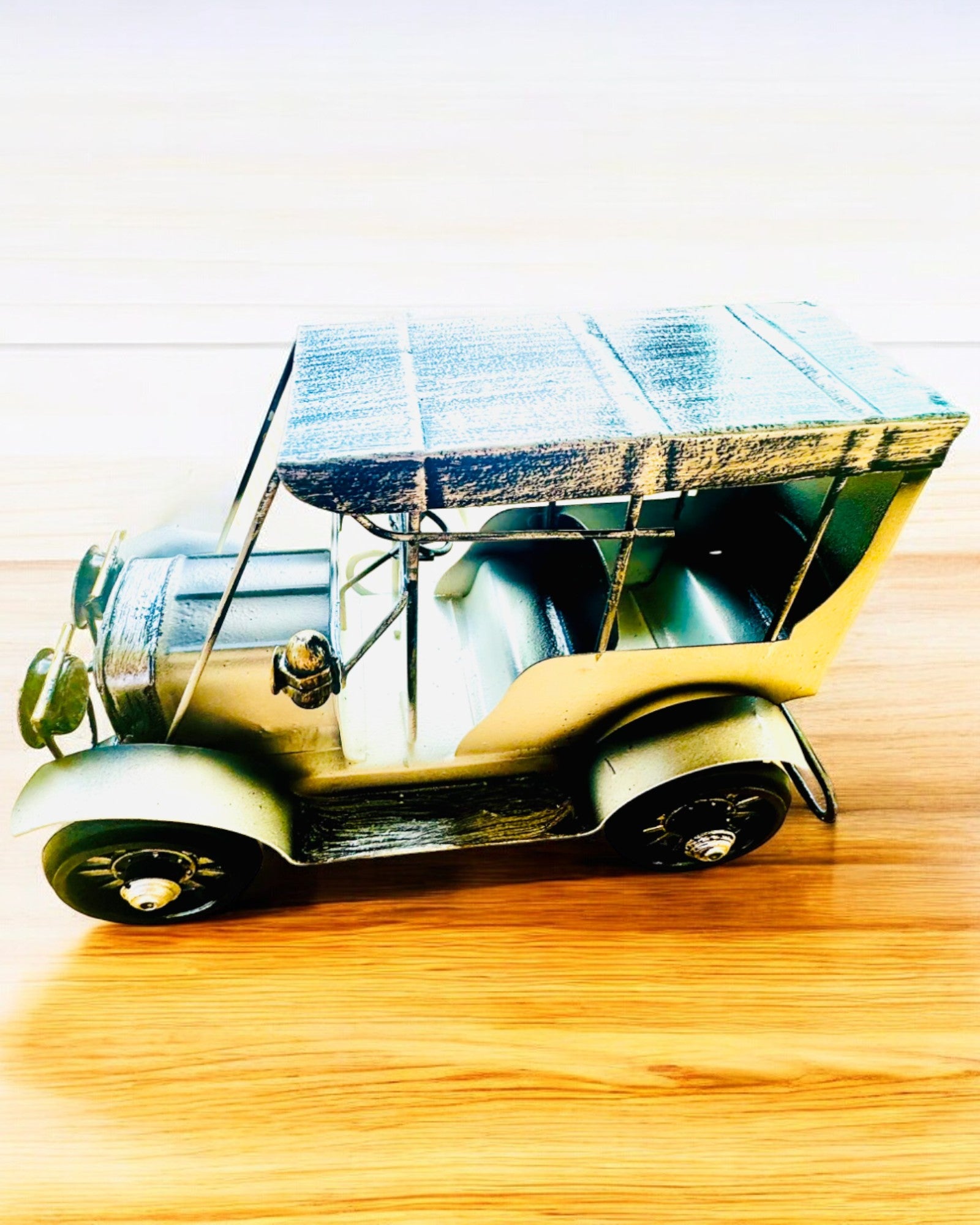 Klasický model auta Retro - tri varianty s možnosťou gravírovania ako darček