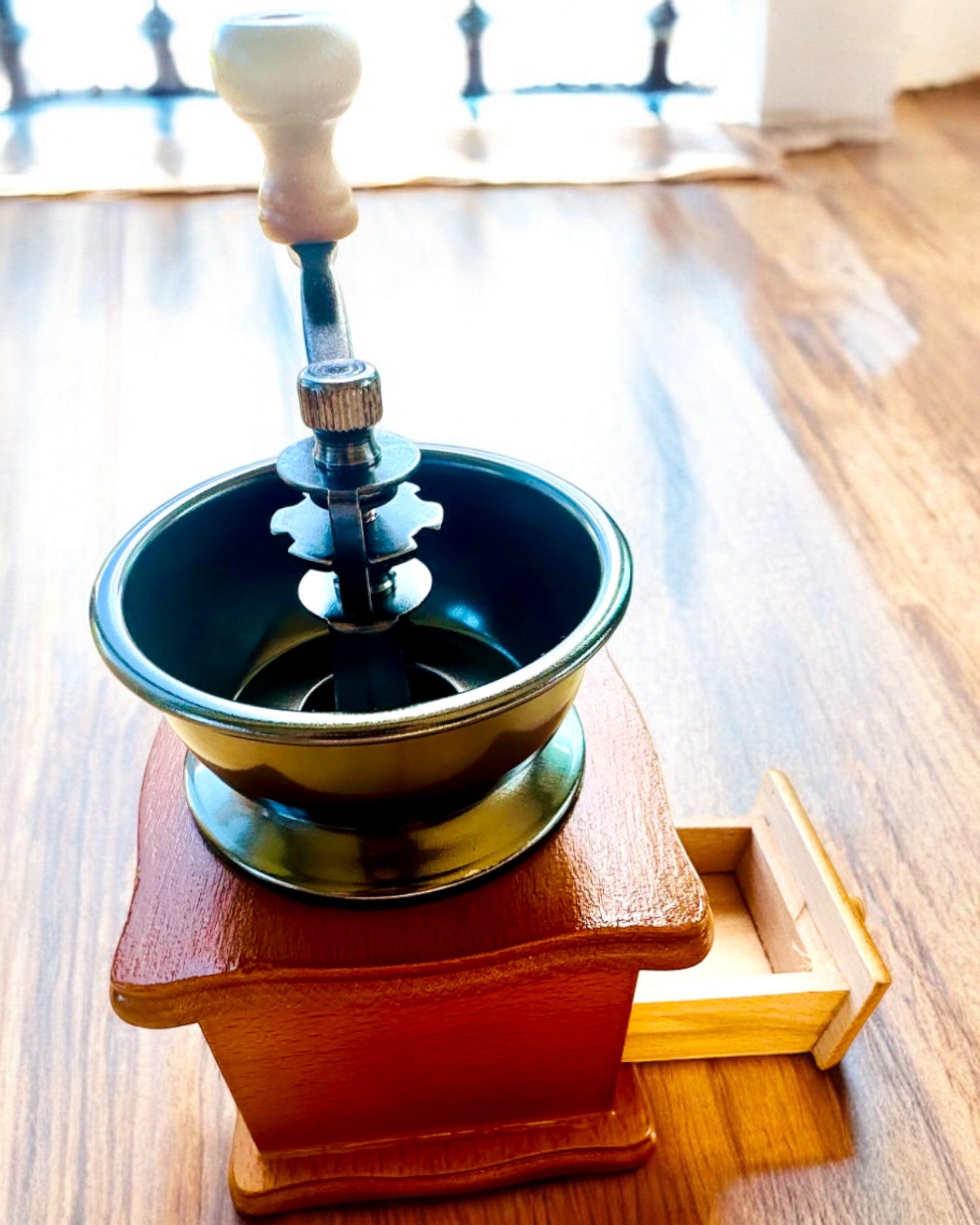 Tradičný Mlynček na Kávu Vôňa Klasiky - s možnosťou gravírovania, personalizácia na darček