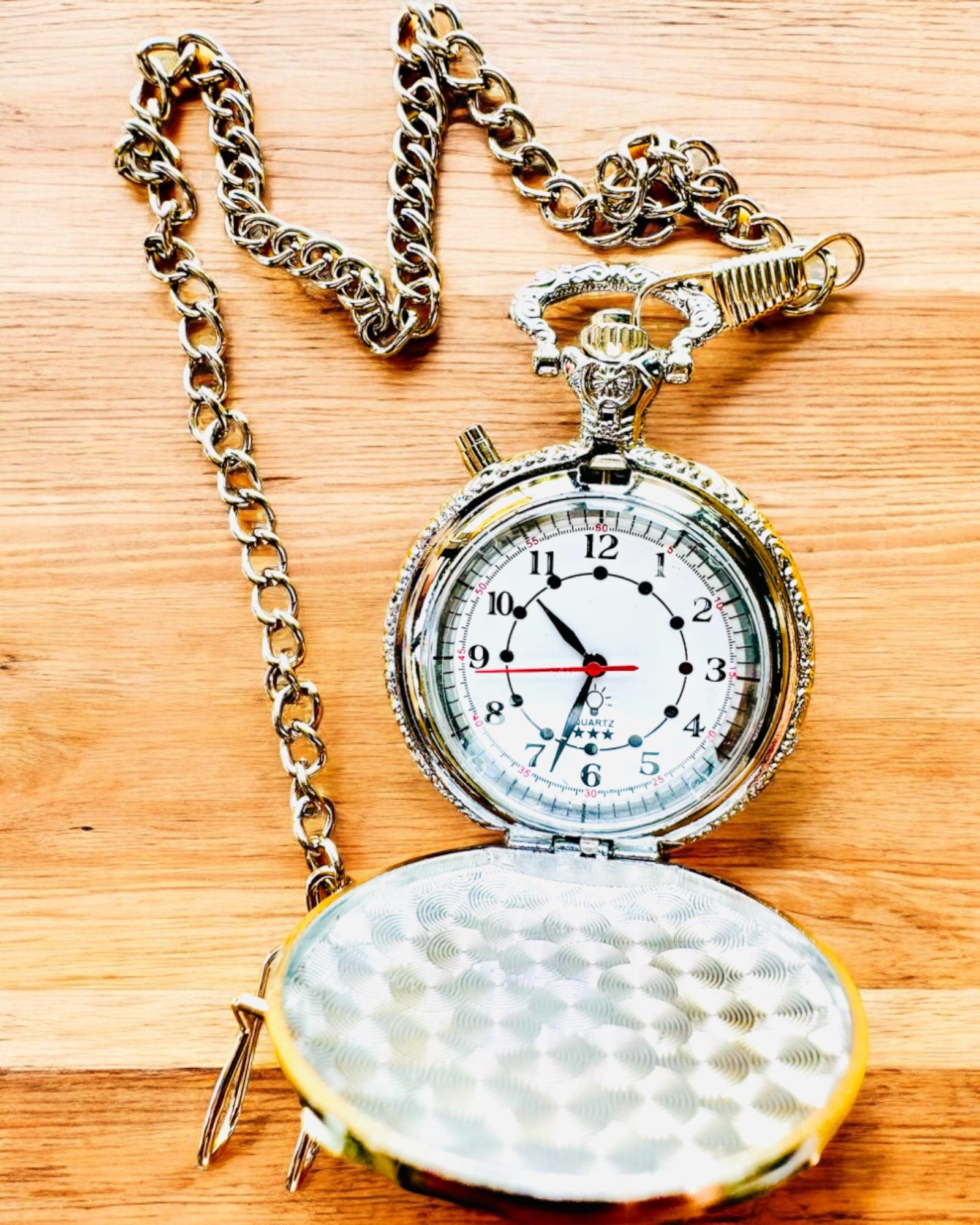 Vreckové hodinky „Motocyklový elegán 2“ – Gravírovanie na darček, 3 farebné varianty