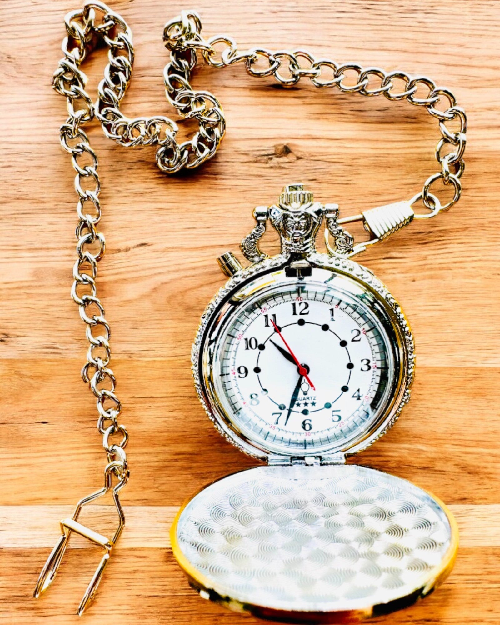 Vreckové hodinky „Motocyklový elegán 2“ – Gravírovanie na darček, 3 farebné varianty